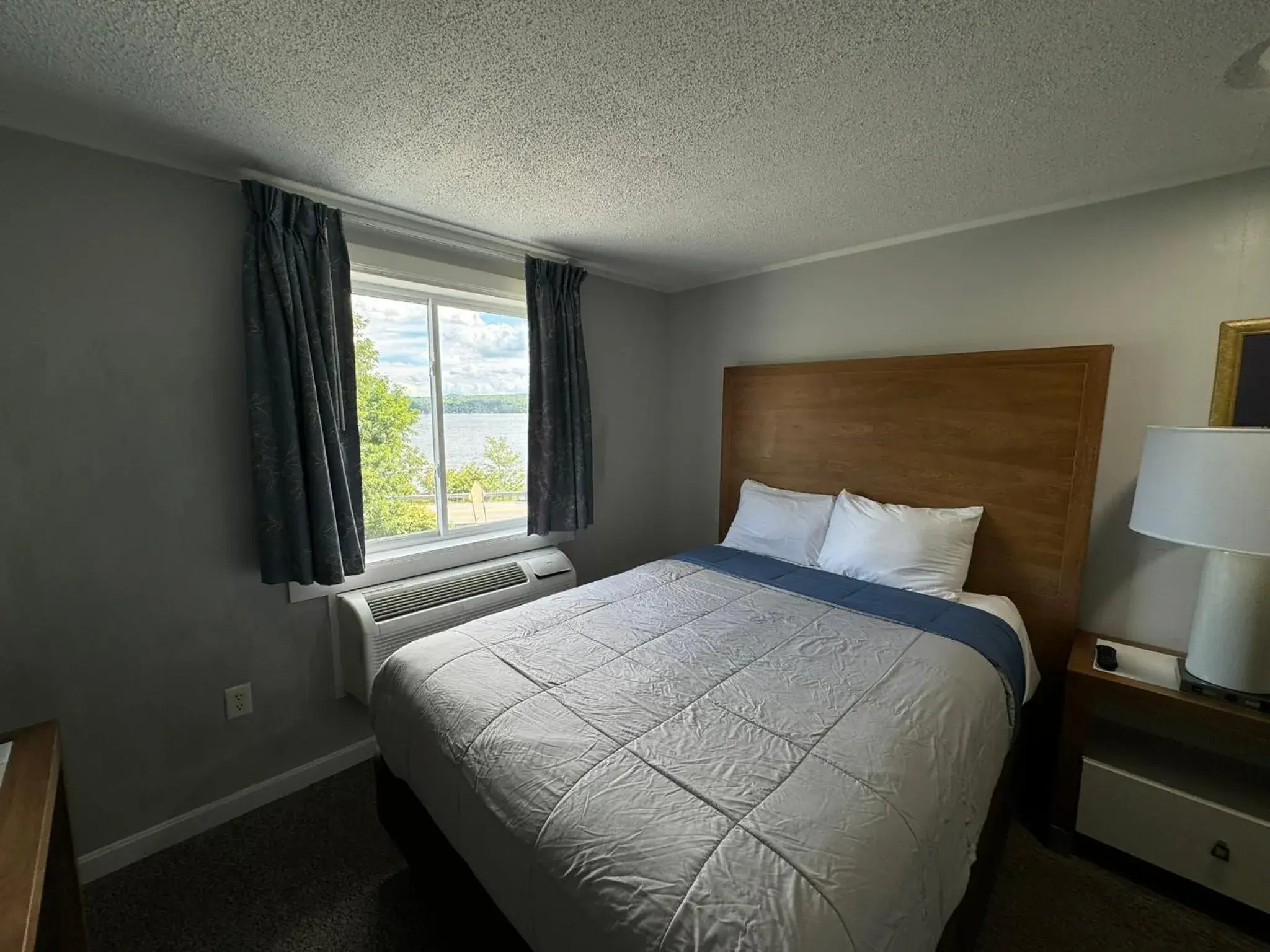 Bed in Winnisquam Lake Inn Bed in Winnisquam Lake Inn