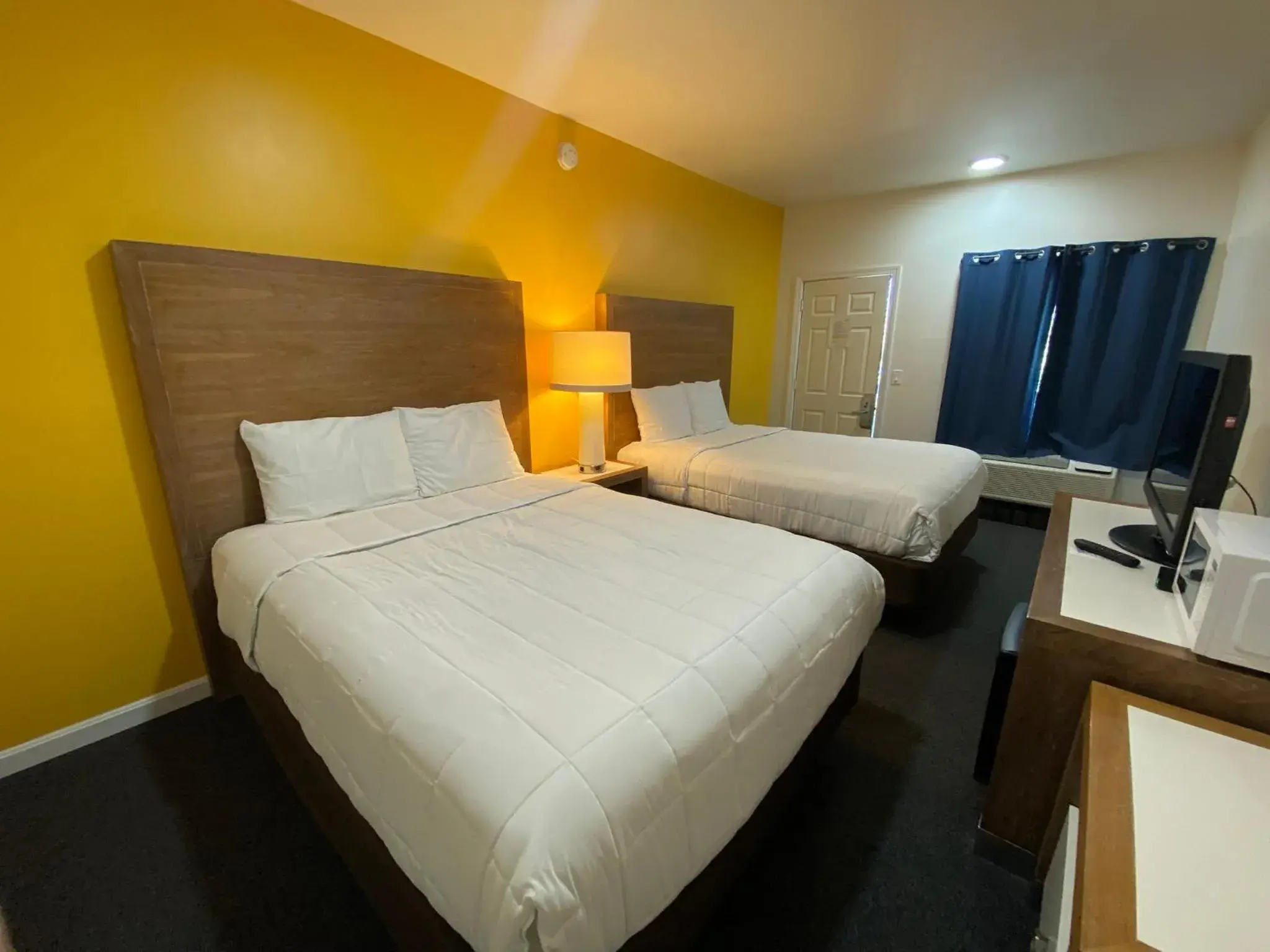 Bed in Winnisquam Lake Inn Bed in Winnisquam Lake Inn