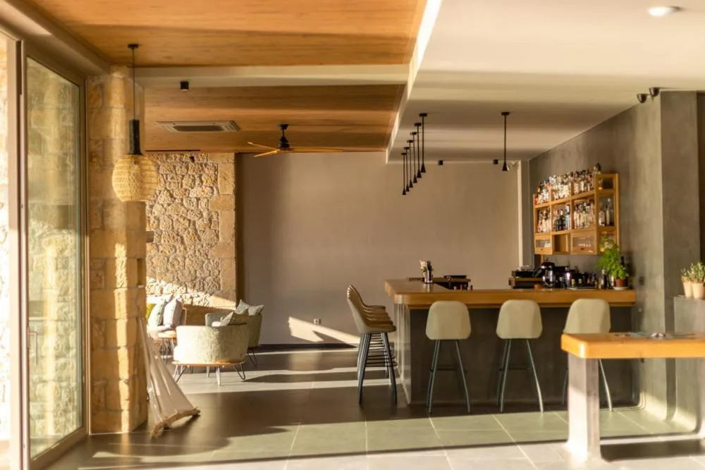 Lounge or bar in Diapori Suites Hotel