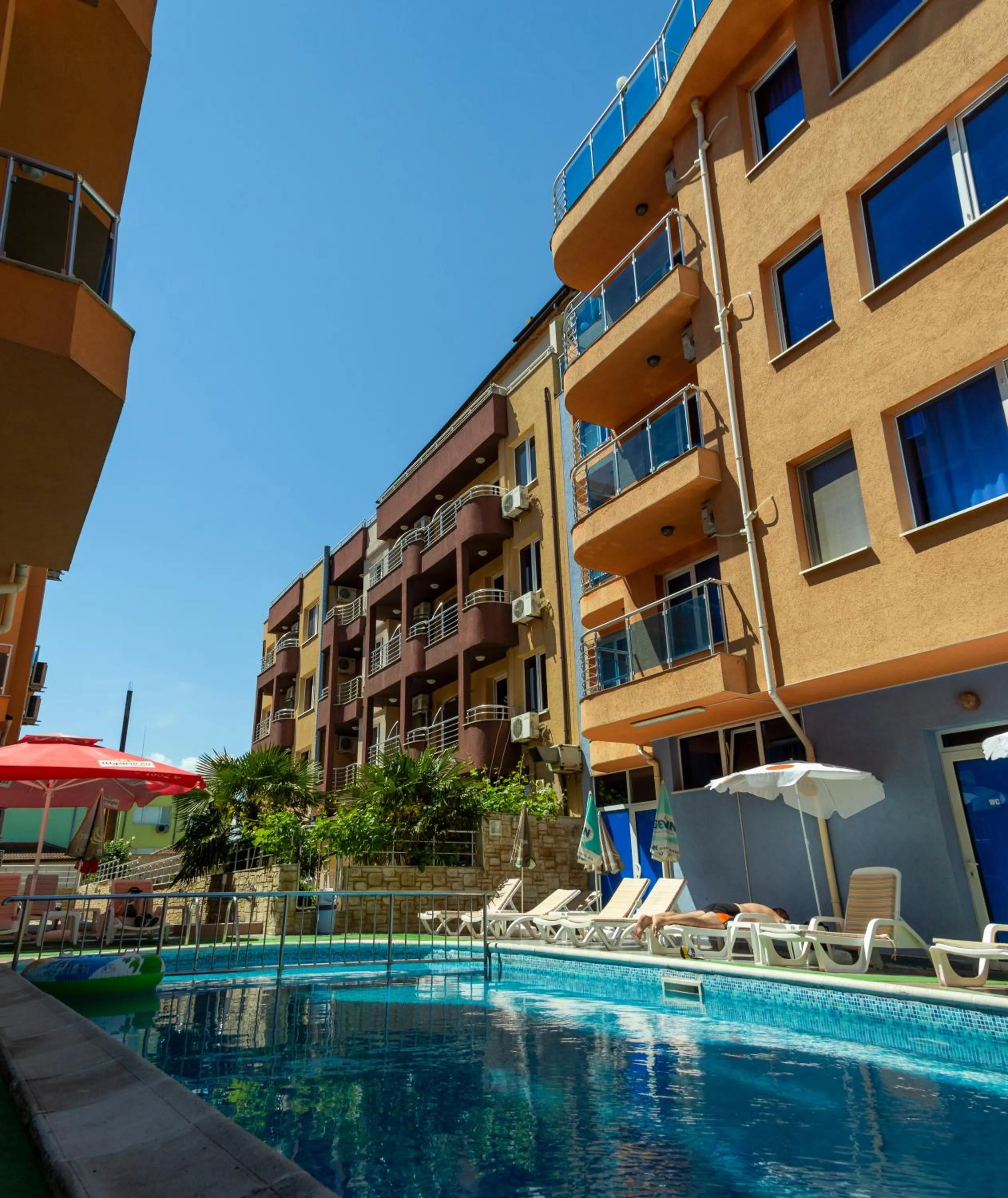 Swimming pool in Dara Hotel