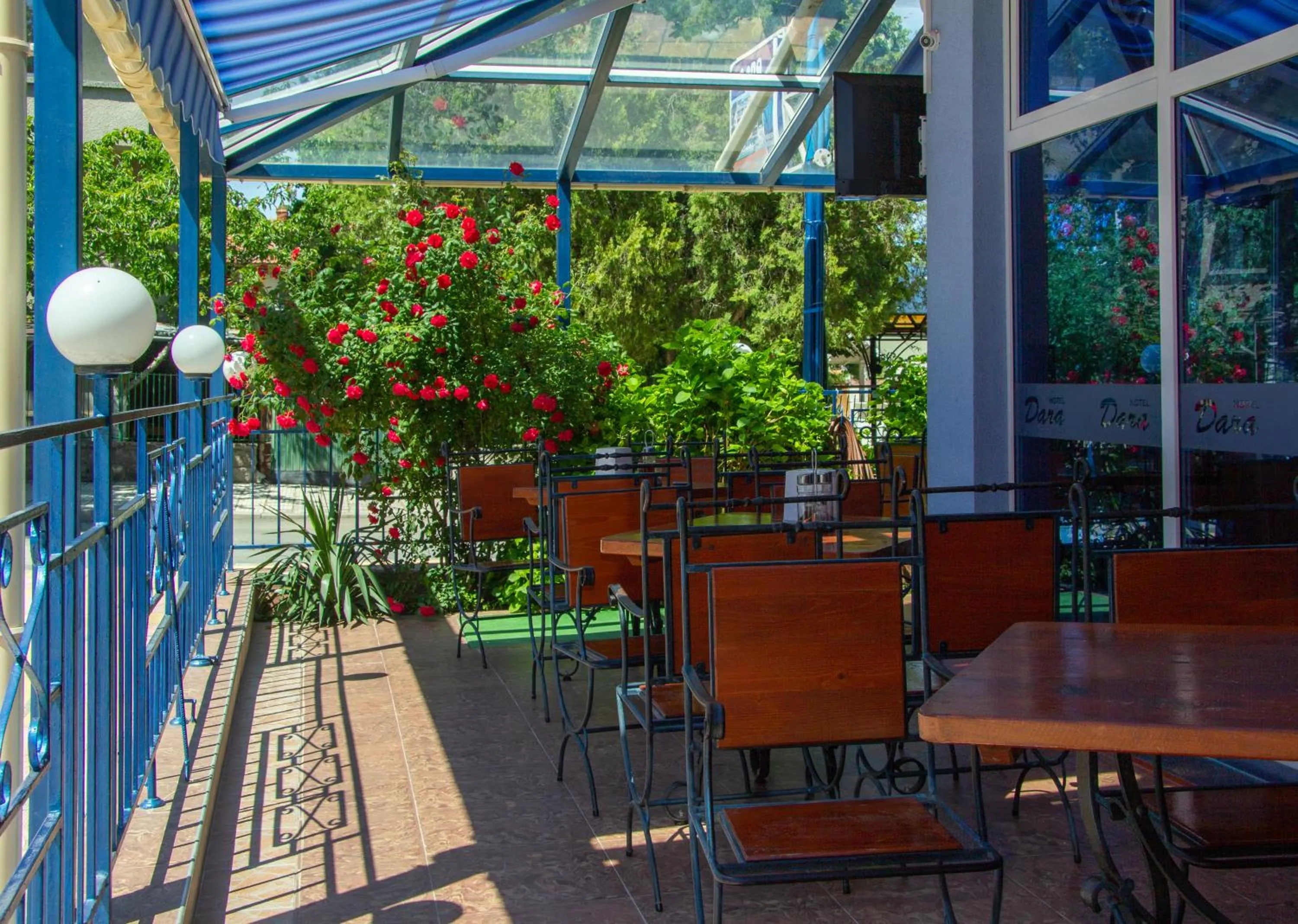 Restaurant/places to eat in Dara Hotel