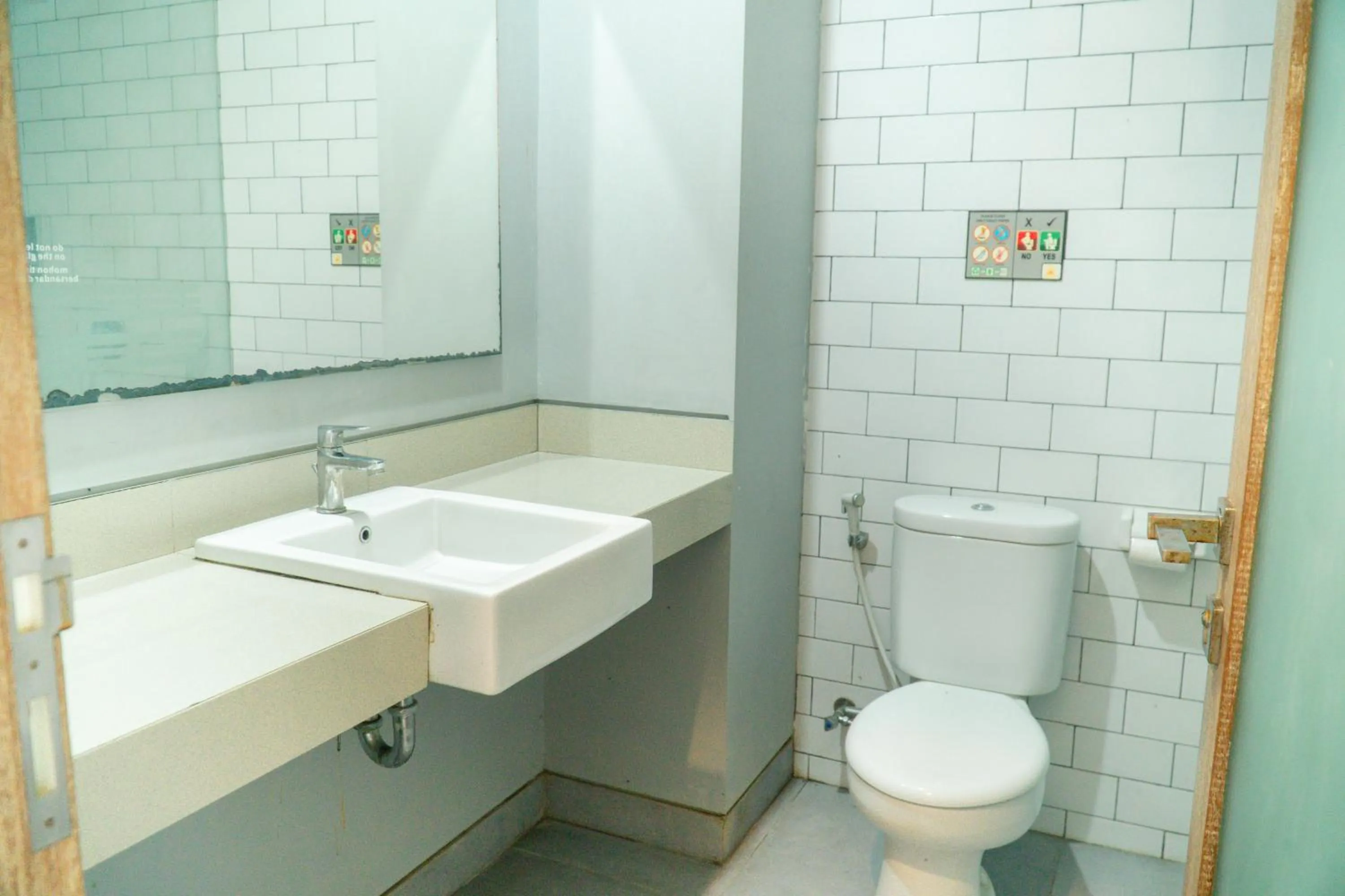 Bathroom in Gemini Star Hotel Kuta