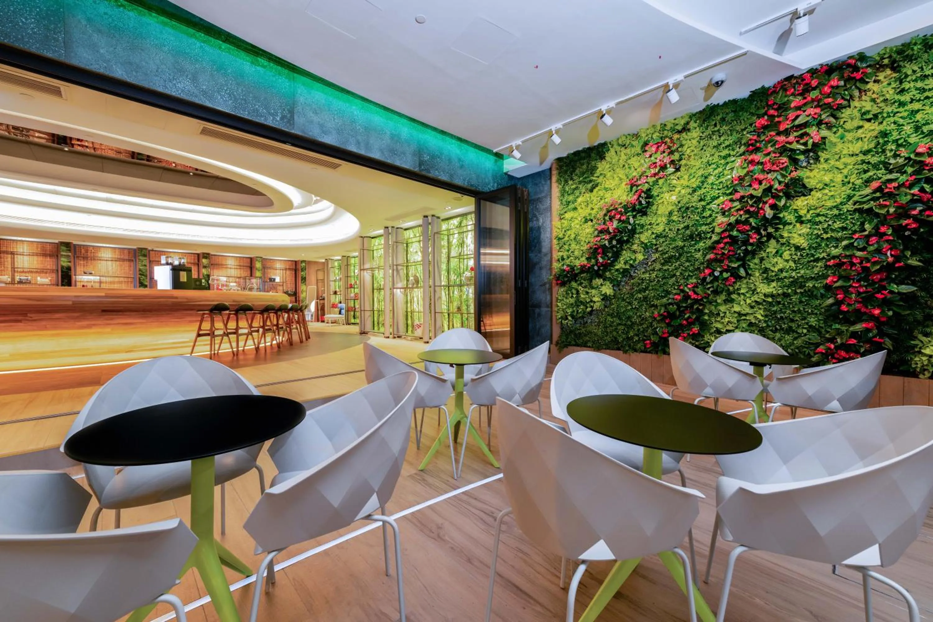 Lobby or reception in OASIS AVENUE - A GDH HOTEL