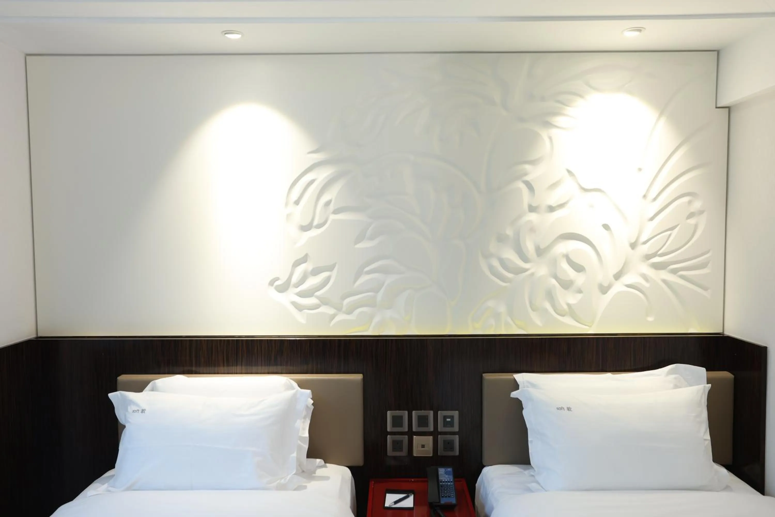 Bed in Wharney Hotel