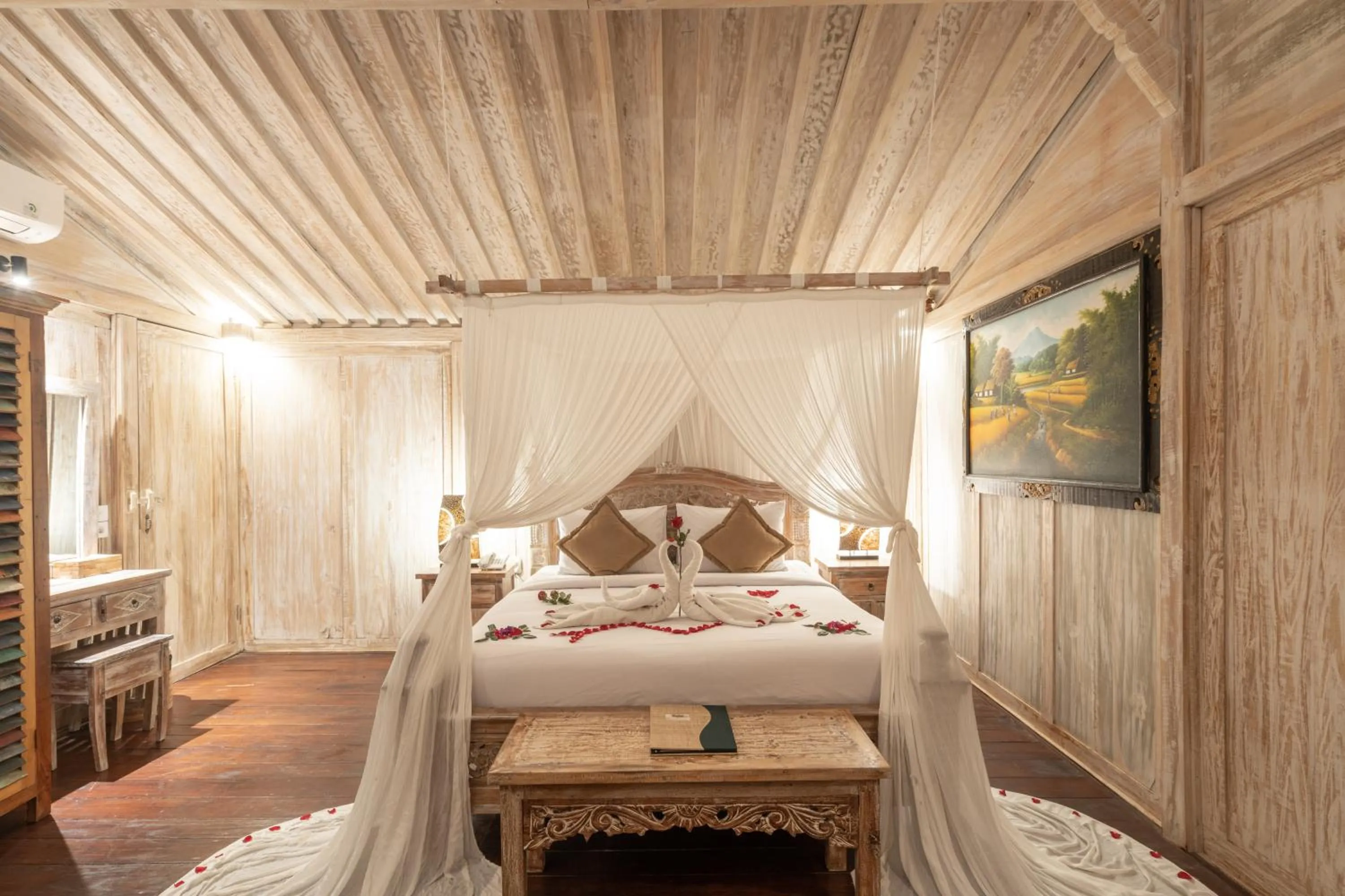 Photo of the whole room, Bed in Uma Sebatu Villa Ubud