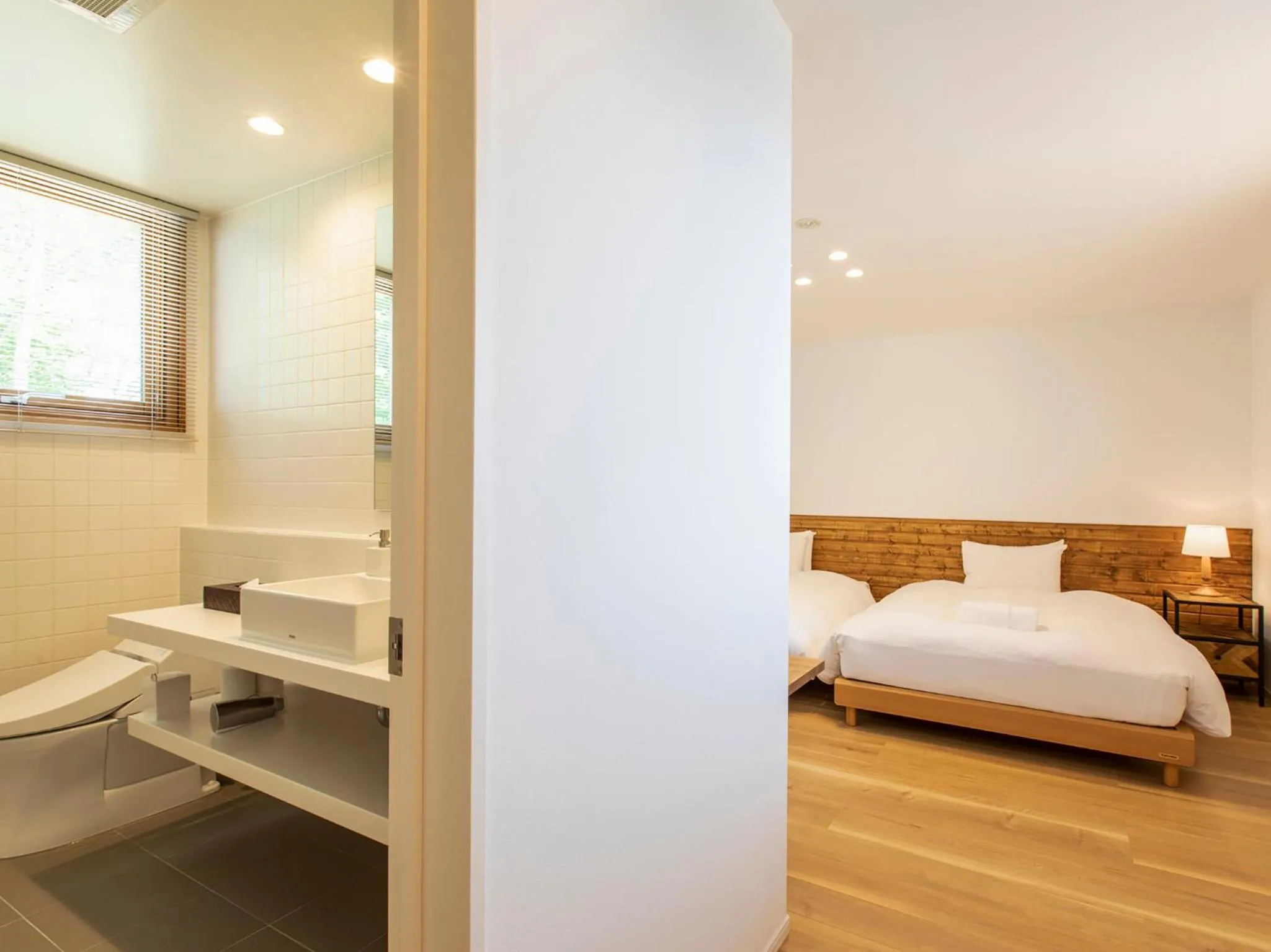 Toilet, Bed in Birchwood Chalet