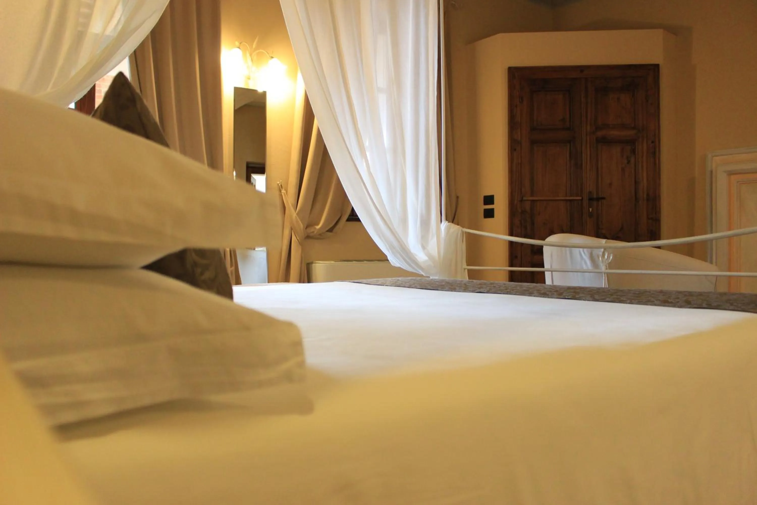 Decorative detail, Bed in Dimora Cortese