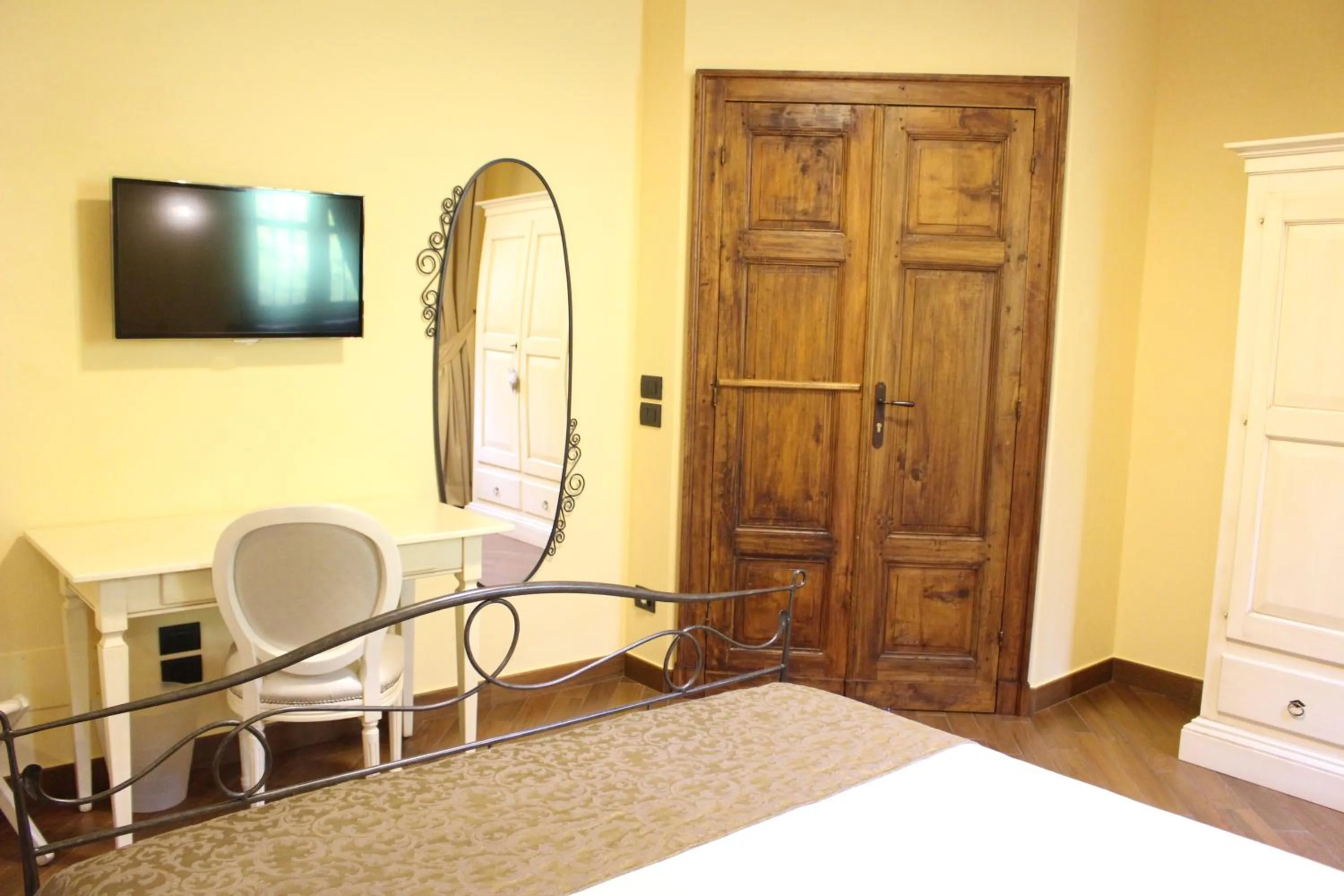 Photo of the whole room, Bed in Dimora Cortese