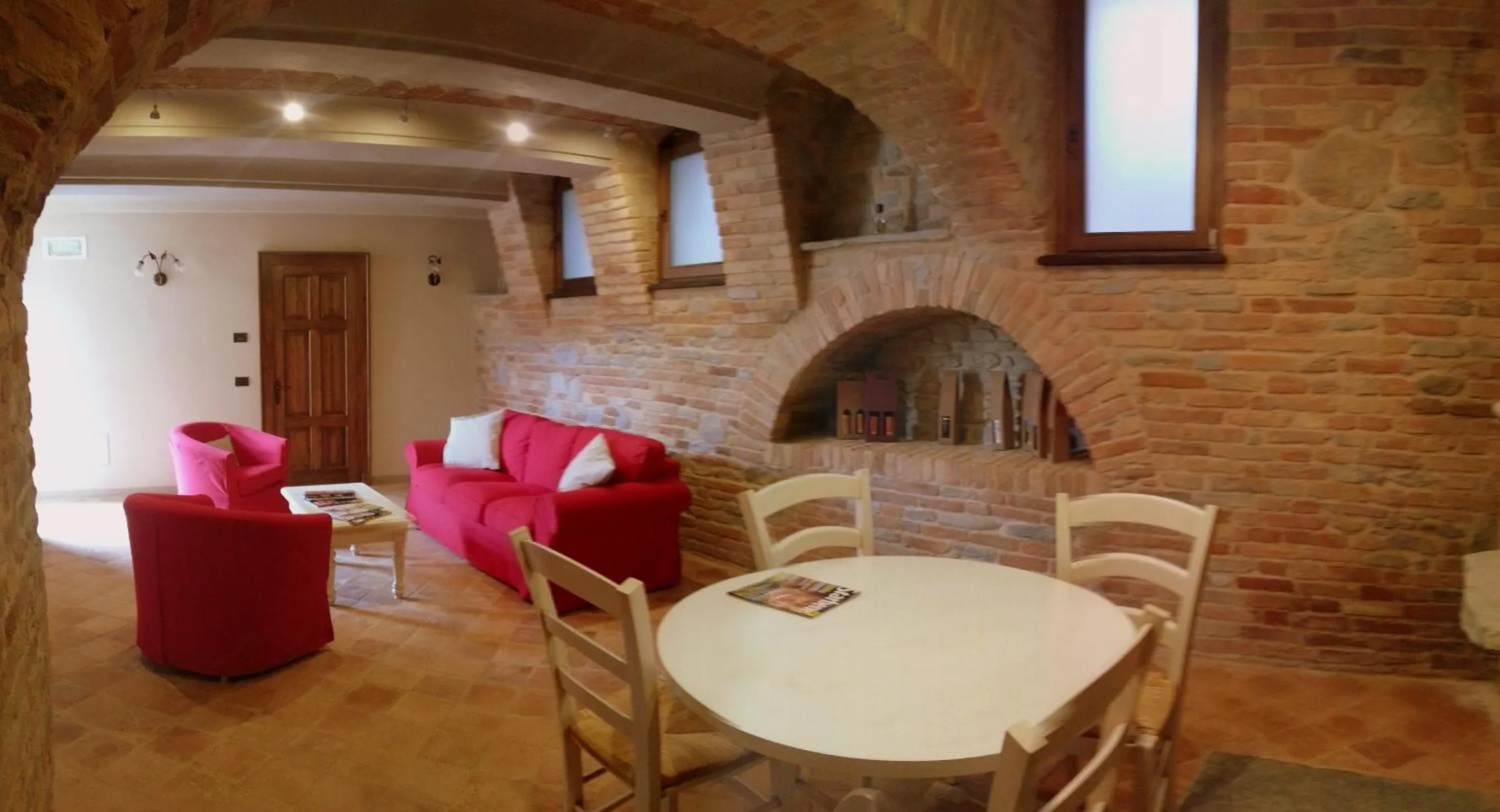 Communal lounge/ TV room in Dimora Cortese