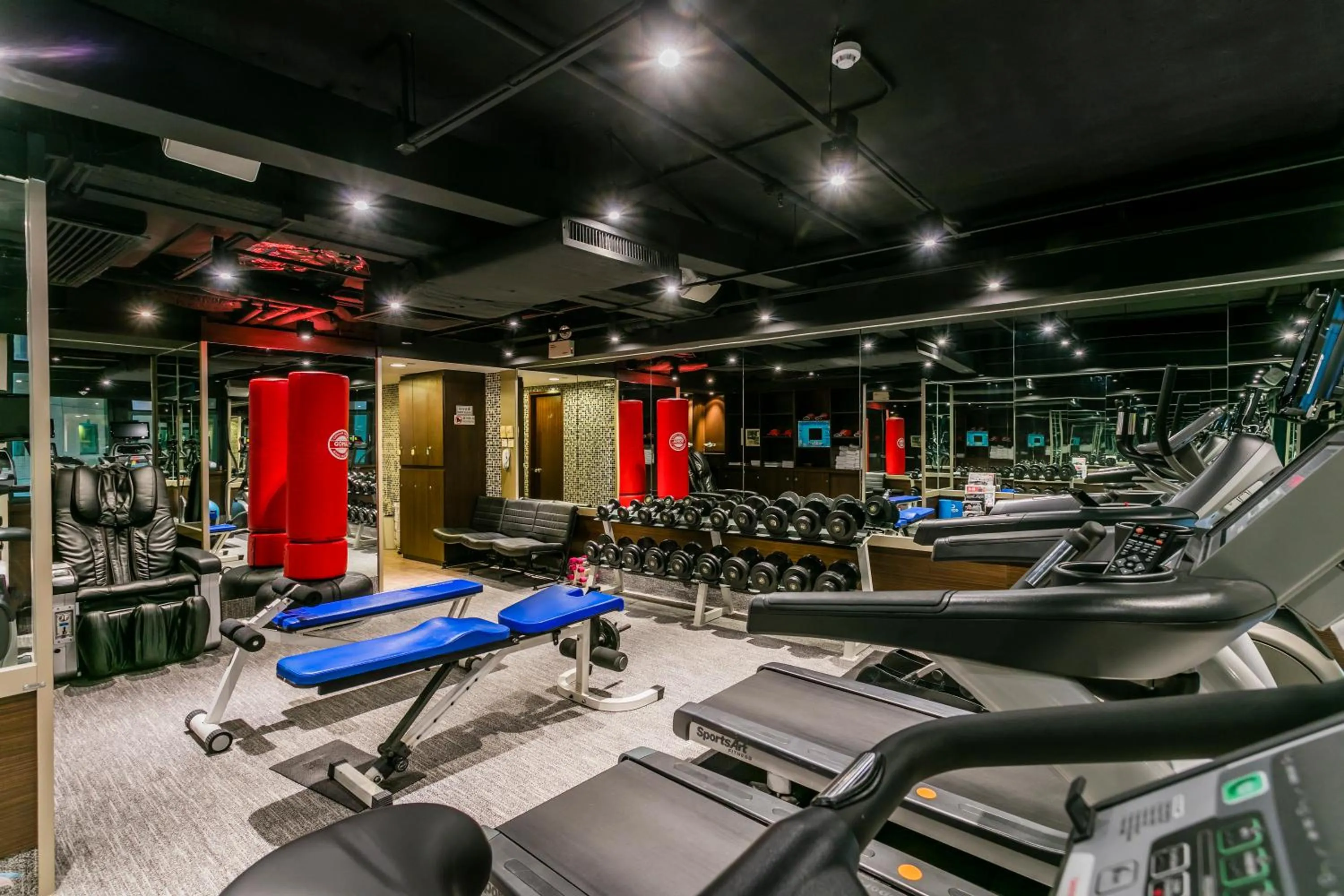 Fitness centre/facilities in Nathan Hotel