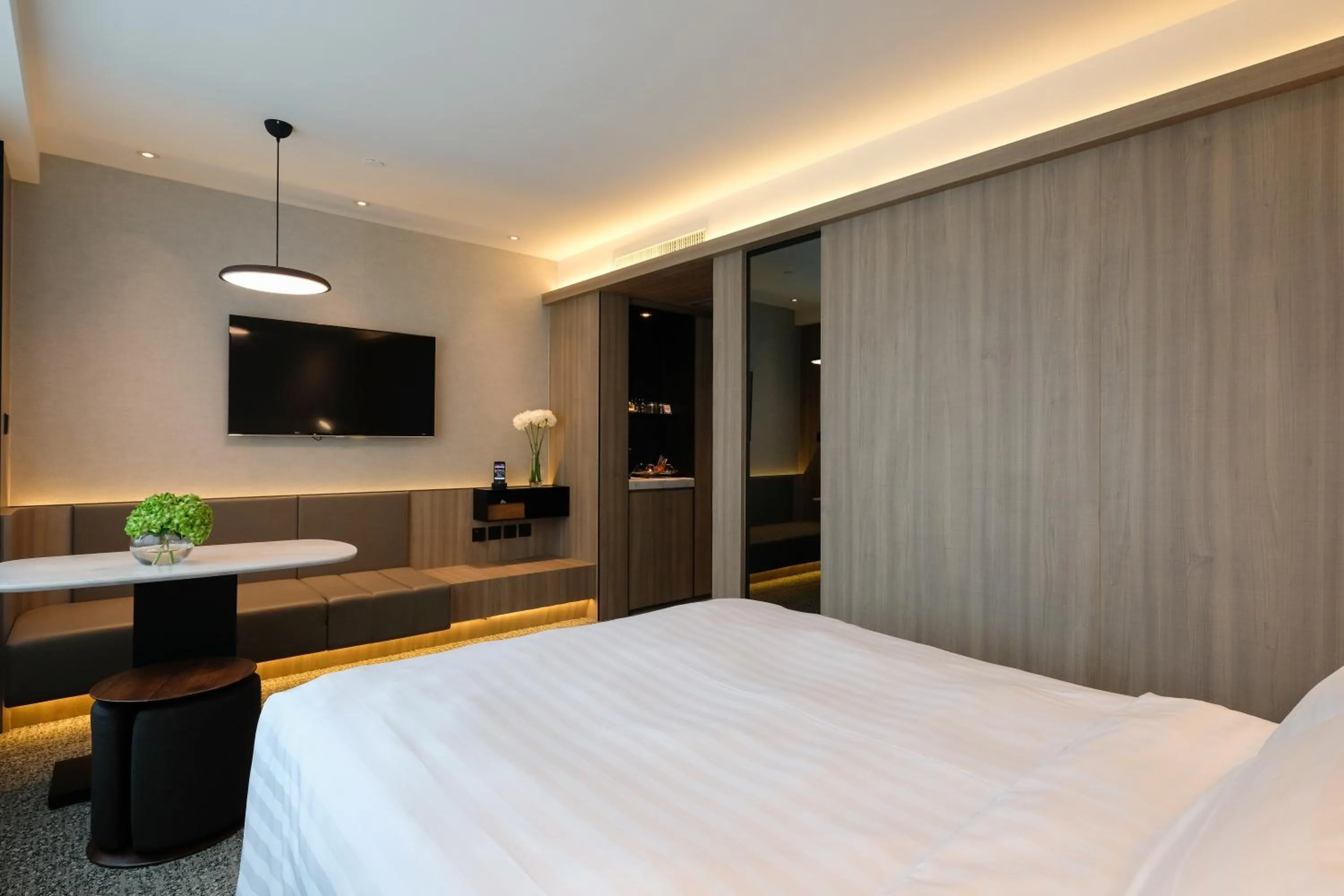 Photo of the whole room, Bed in Nathan Hotel