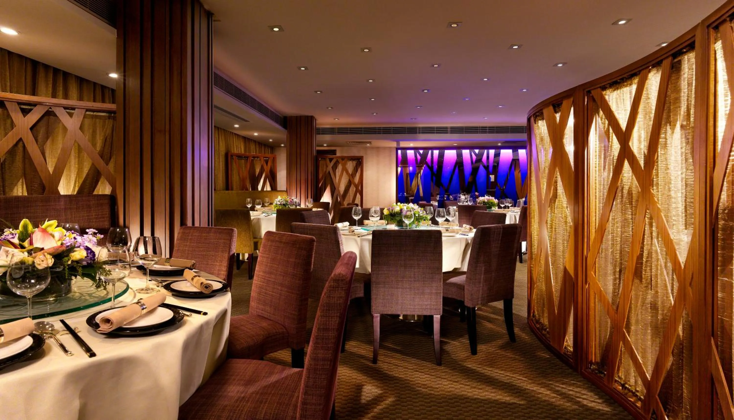 Restaurant/places to eat in Nathan Hotel