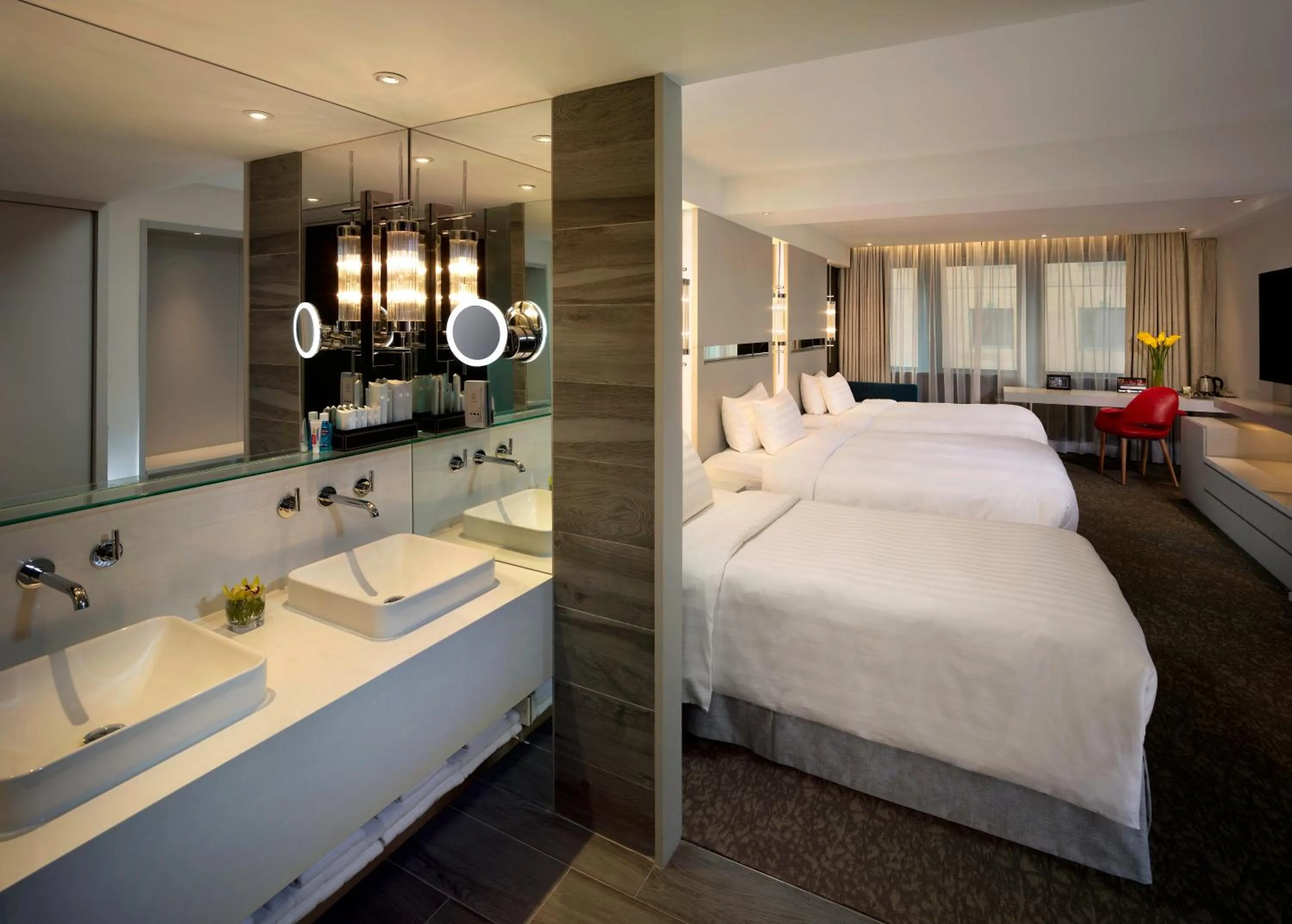 Photo of the whole room, Bed in Nathan Hotel