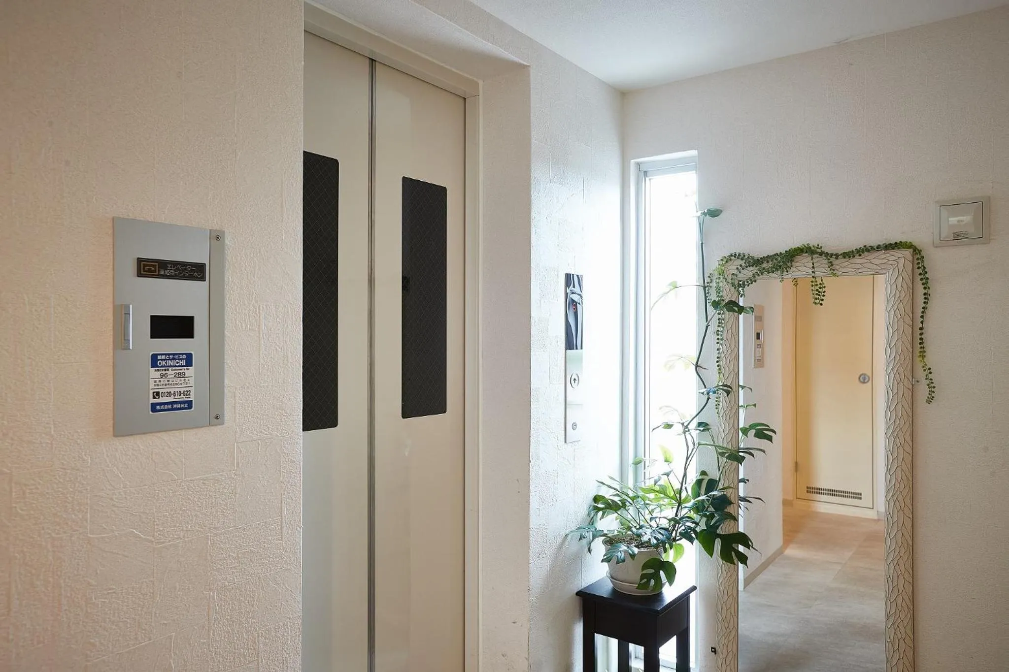 elevator in New Normal Hotel in NAGO ニューノーマルホテルイン名護