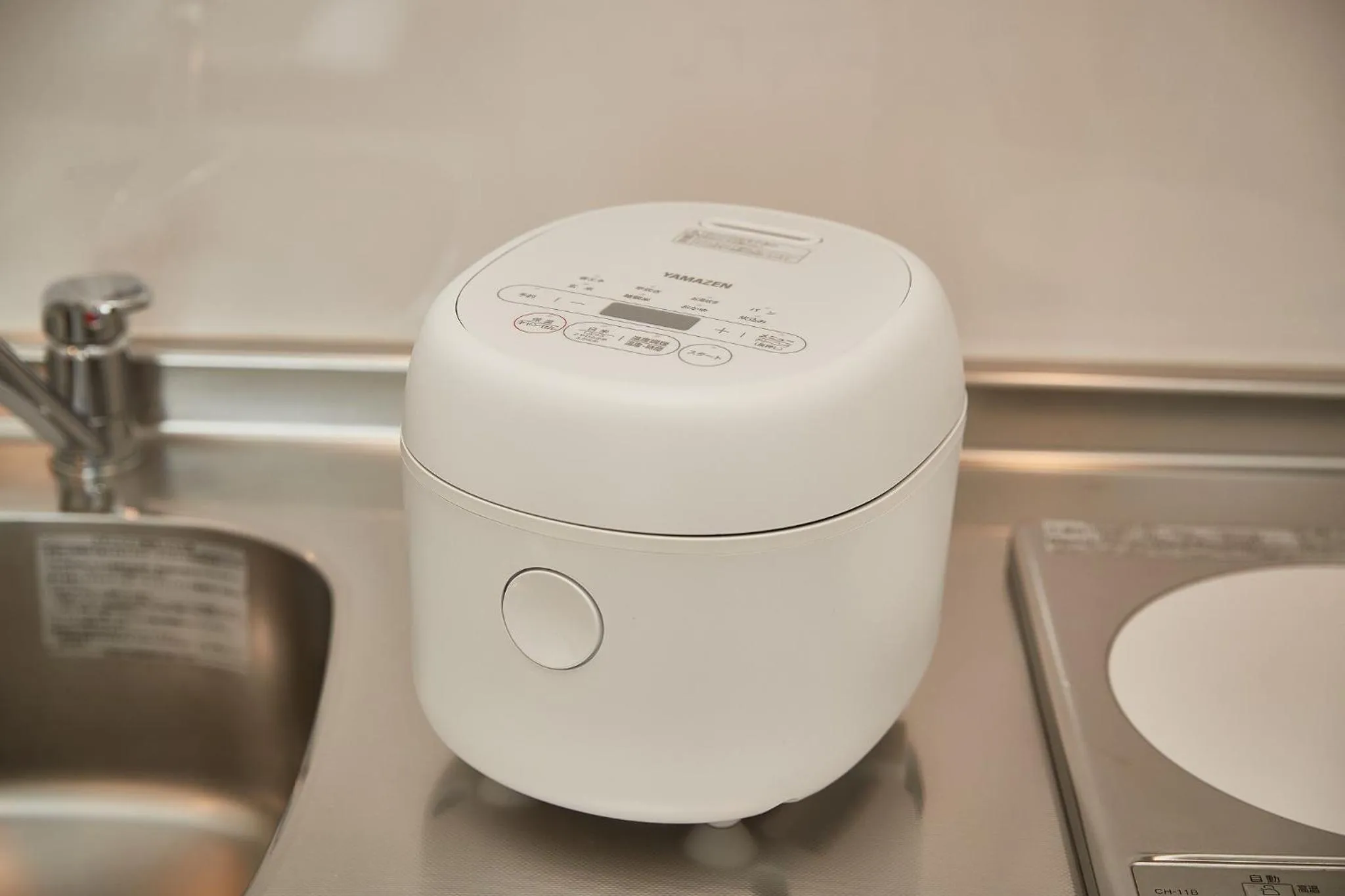 hair dresser in New Normal Hotel in NAGO ニューノーマルホテルイン名護