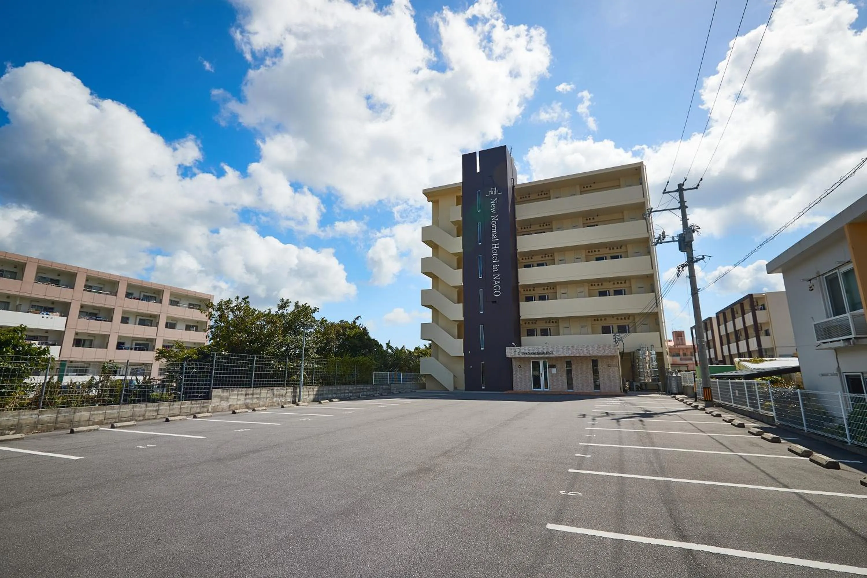 Parking in New Normal Hotel in NAGO ニューノーマルホテルイン名護