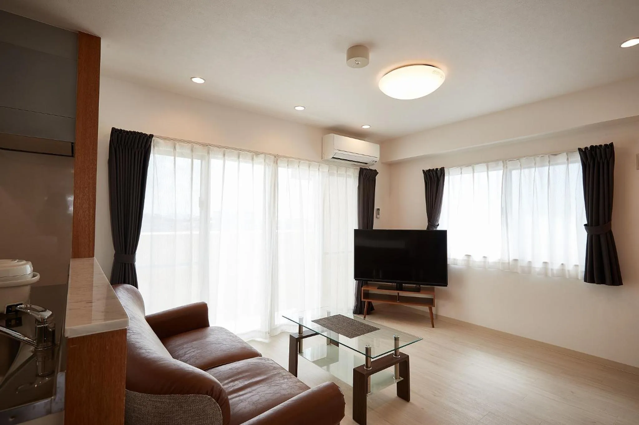 Photo of the whole room in New Normal Hotel in NAGO ニューノーマルホテルイン名護