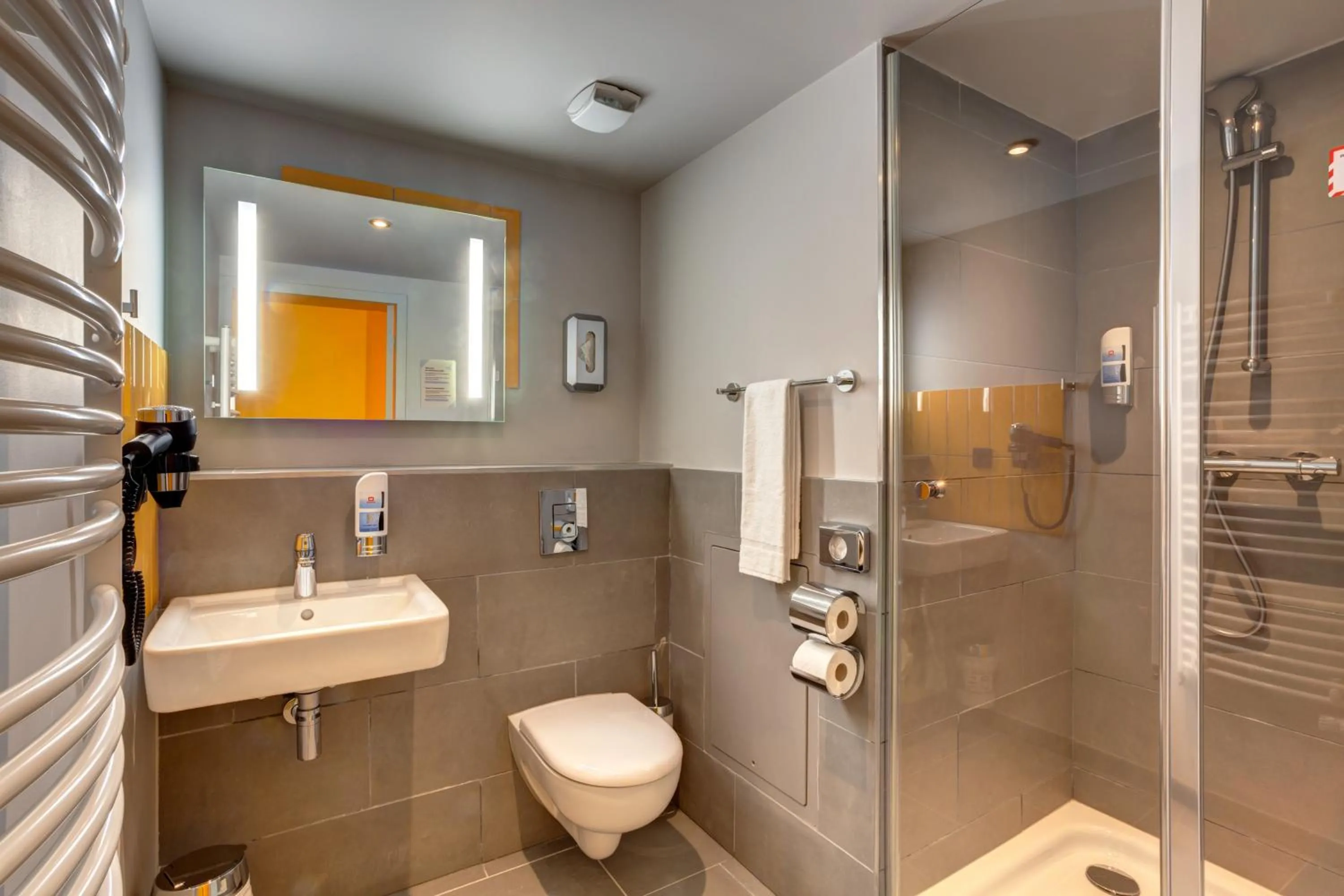 Bathroom in MEININGER Hotel Lyon Centre Berthelot