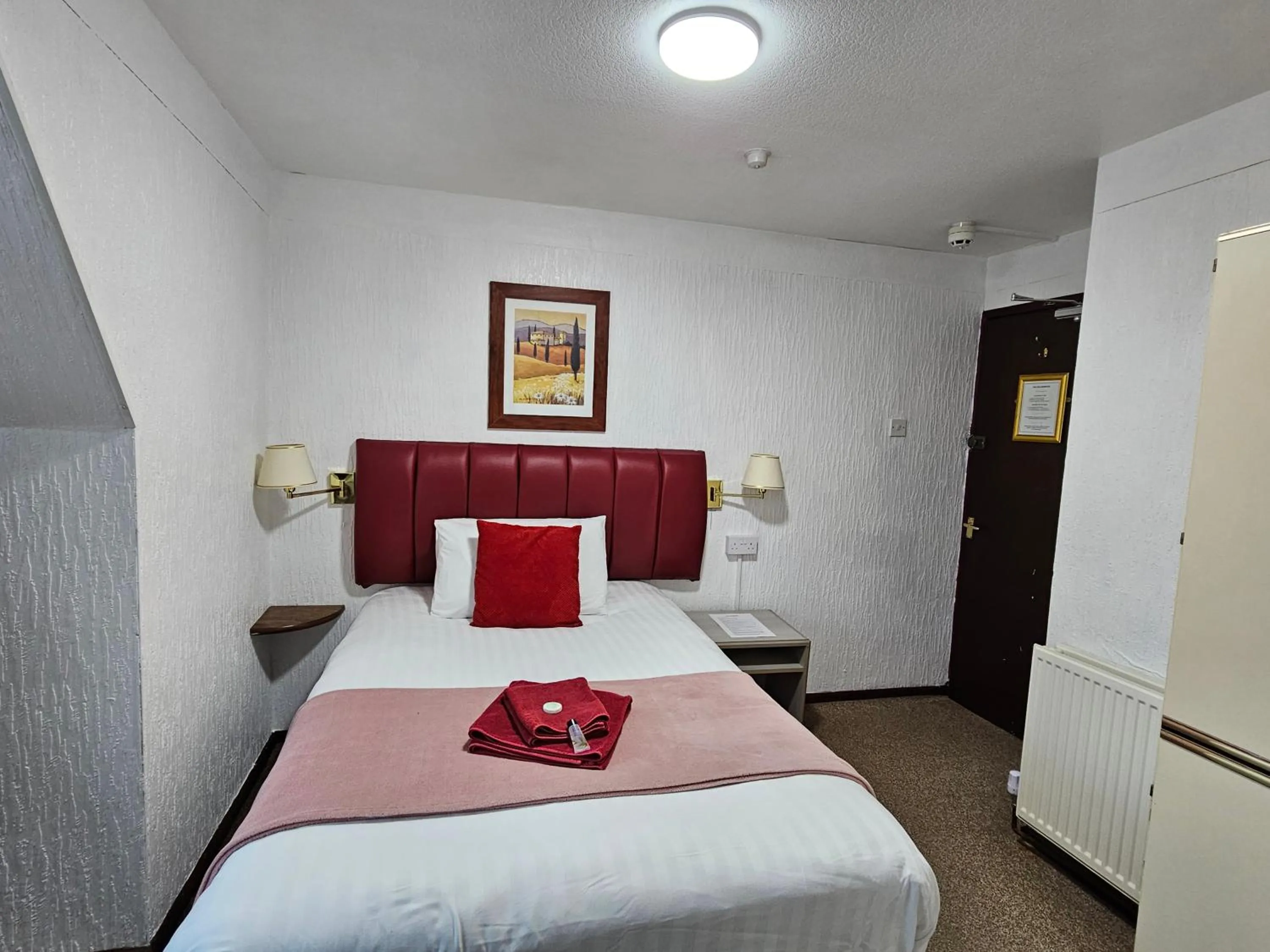 Bedroom, Bed in Collingwood Hotel