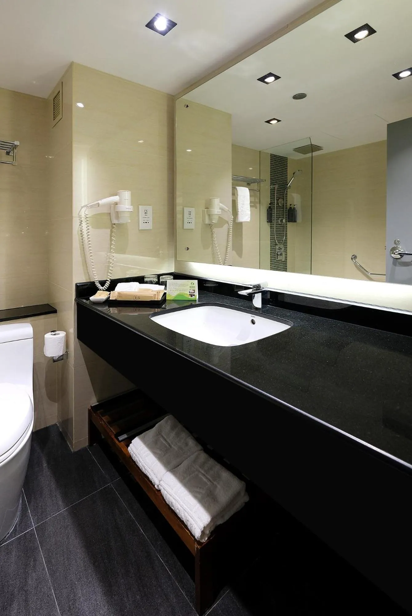 Bathroom in Prudential Hotel