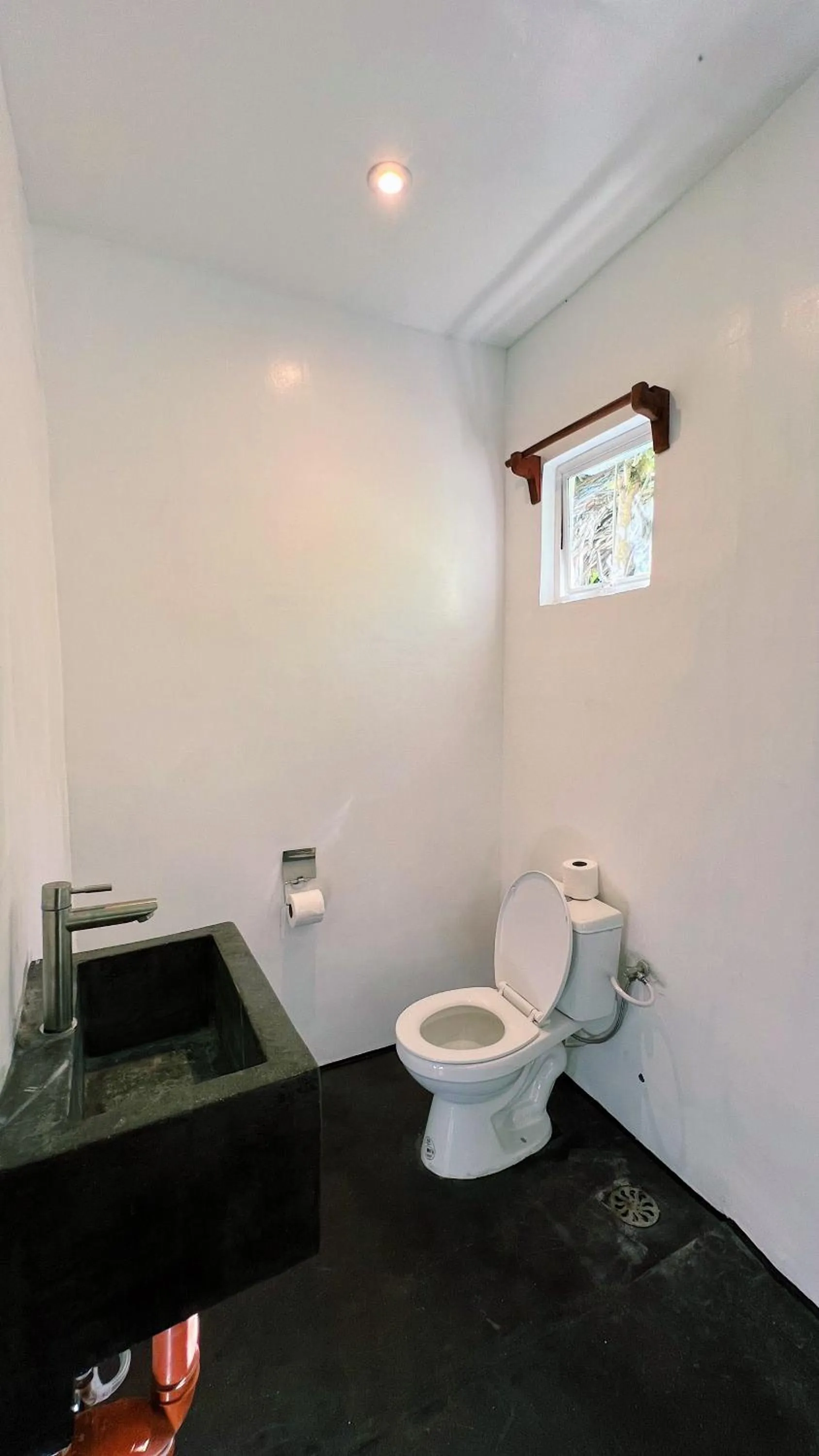 Toilet in Happiness Beach Resort Siargao