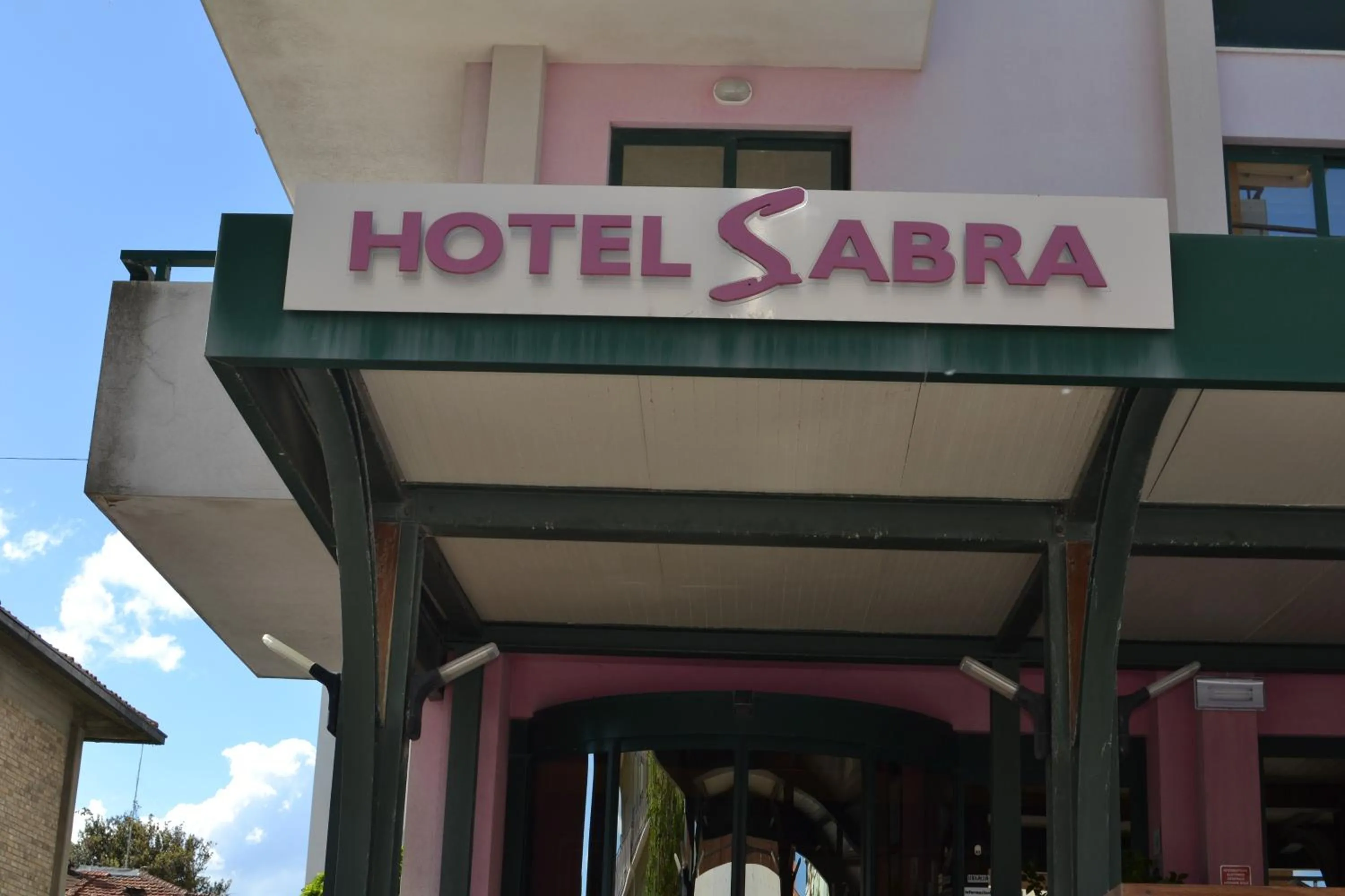 Facade/entrance in Hotel Sabra