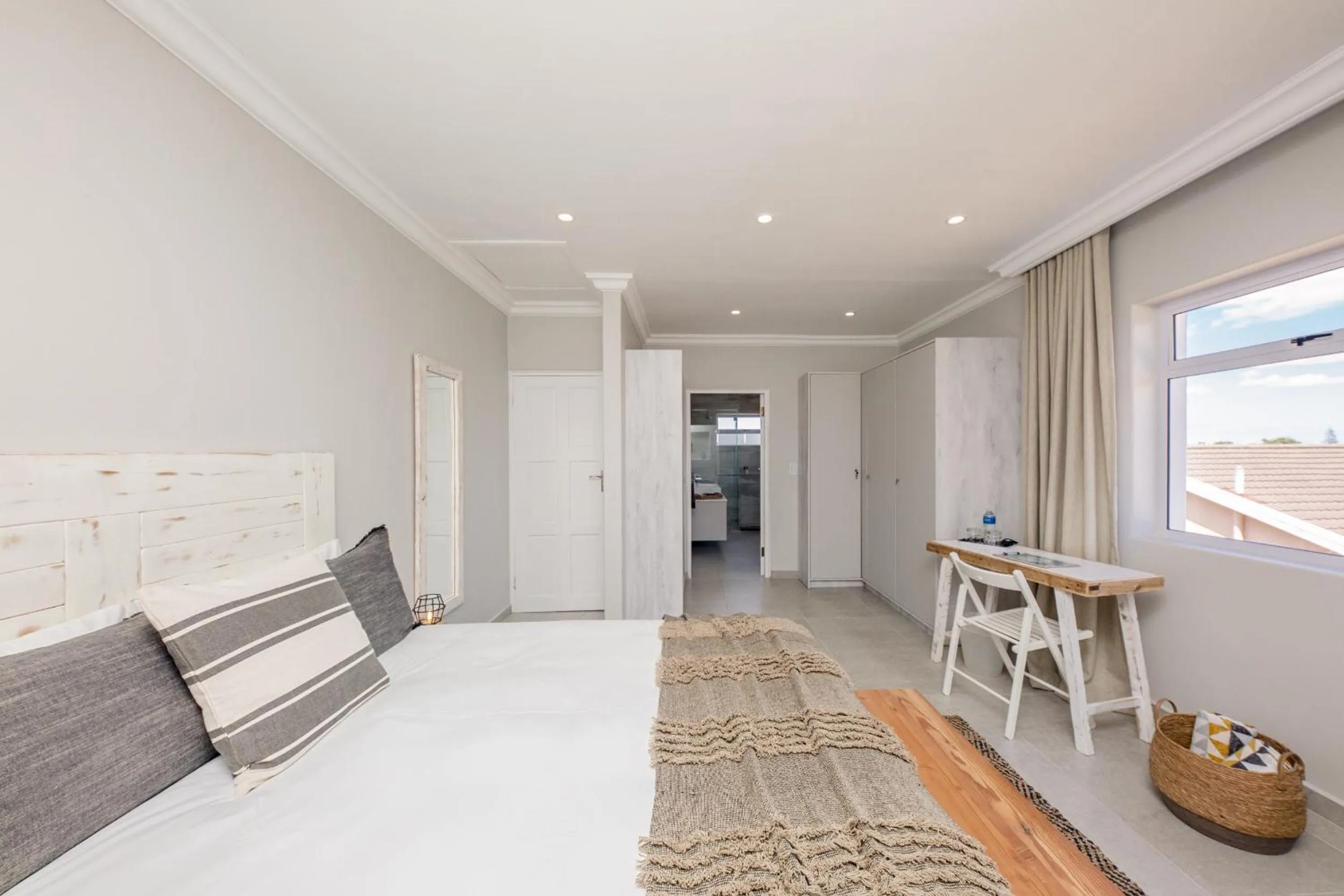 Photo of the whole room in The Little Palm