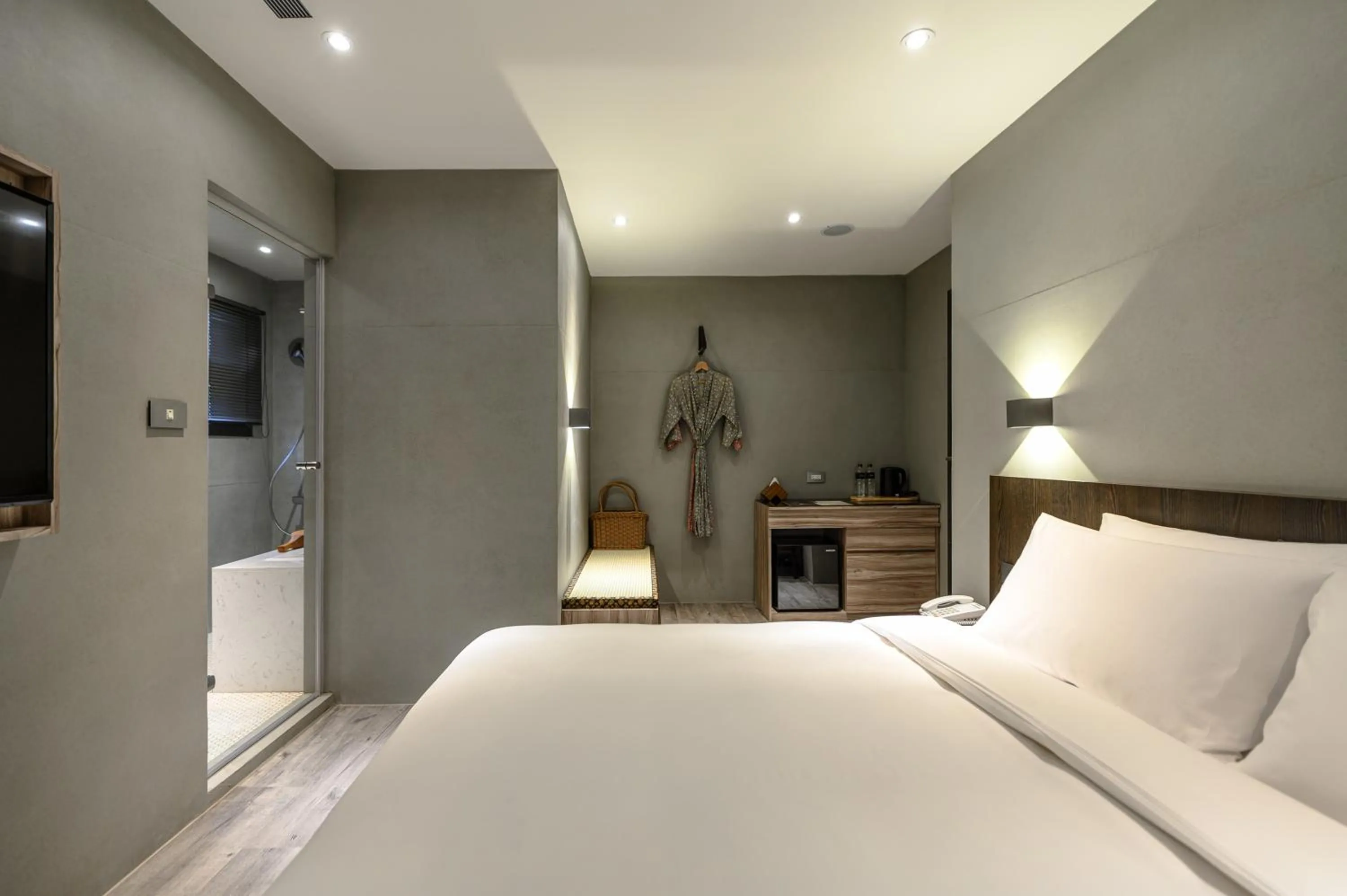 Bed in Yunoyado Onsen Hot Spring Hotel Deyang