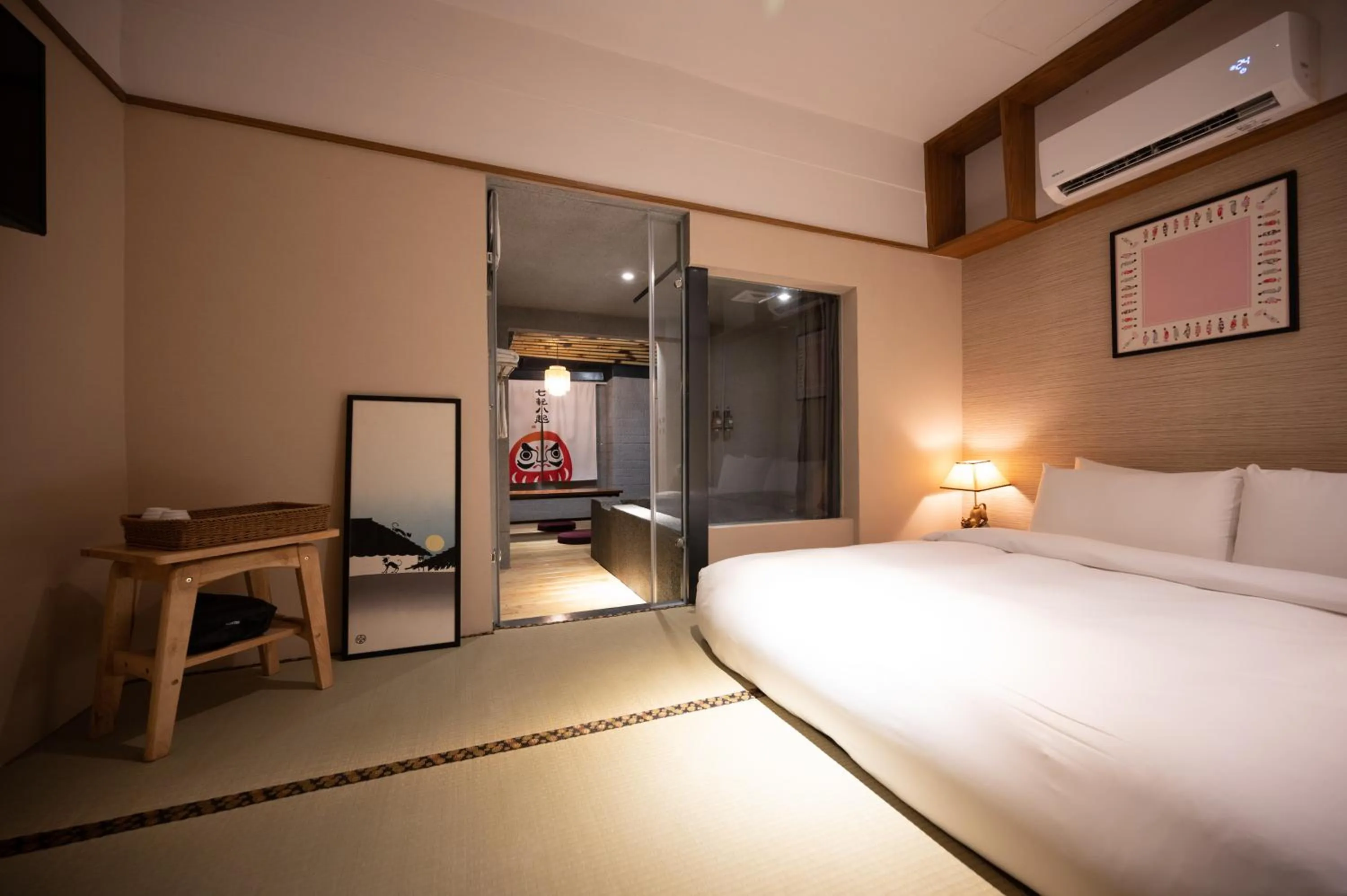 Photo of the whole room, Bed in Yunoyado Onsen Hot Spring Hotel Deyang