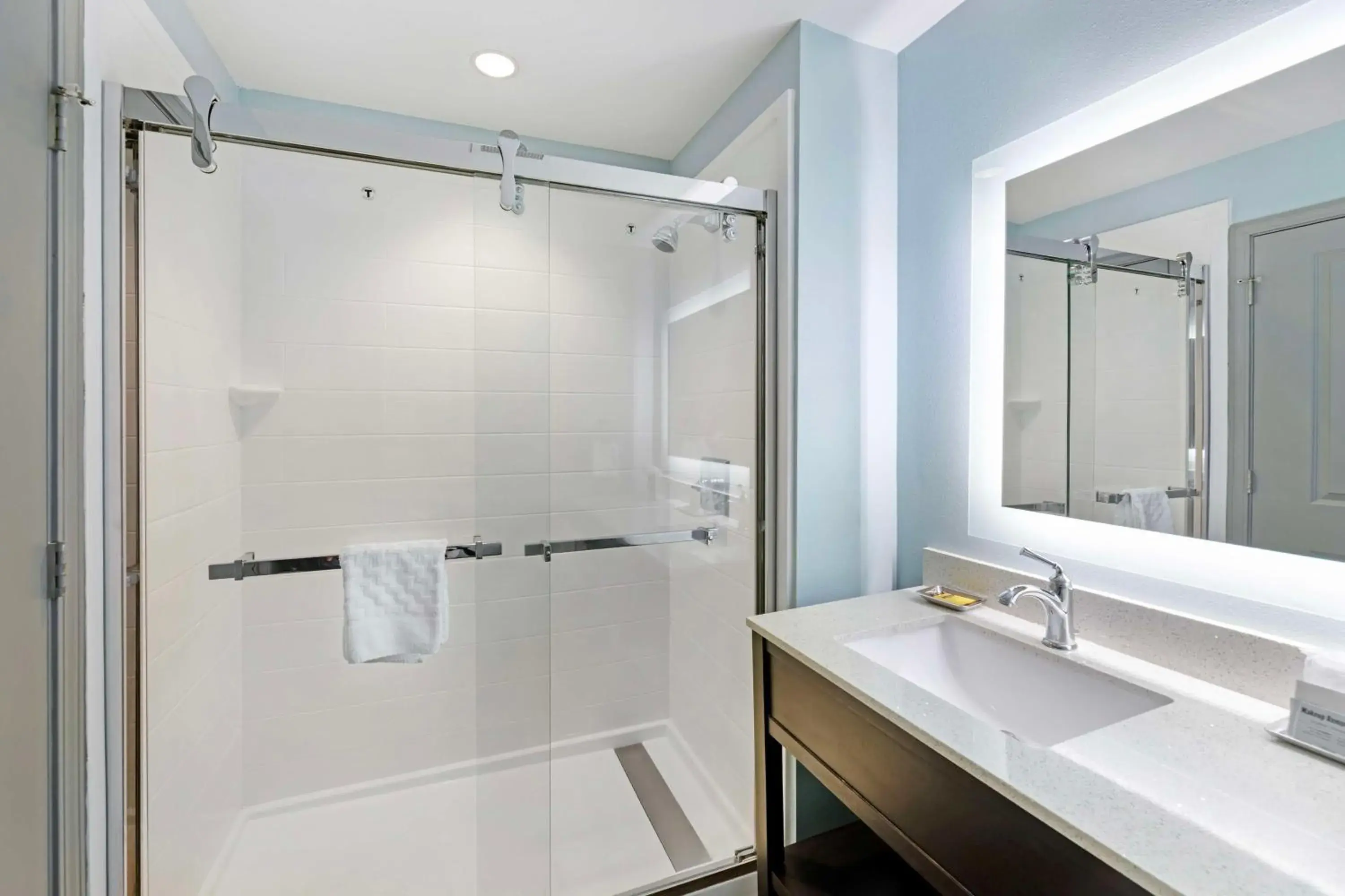 Bathroom in Best Western Plus Executive Residency Marion Bathroom in Best Western Plus Executive Residency Marion