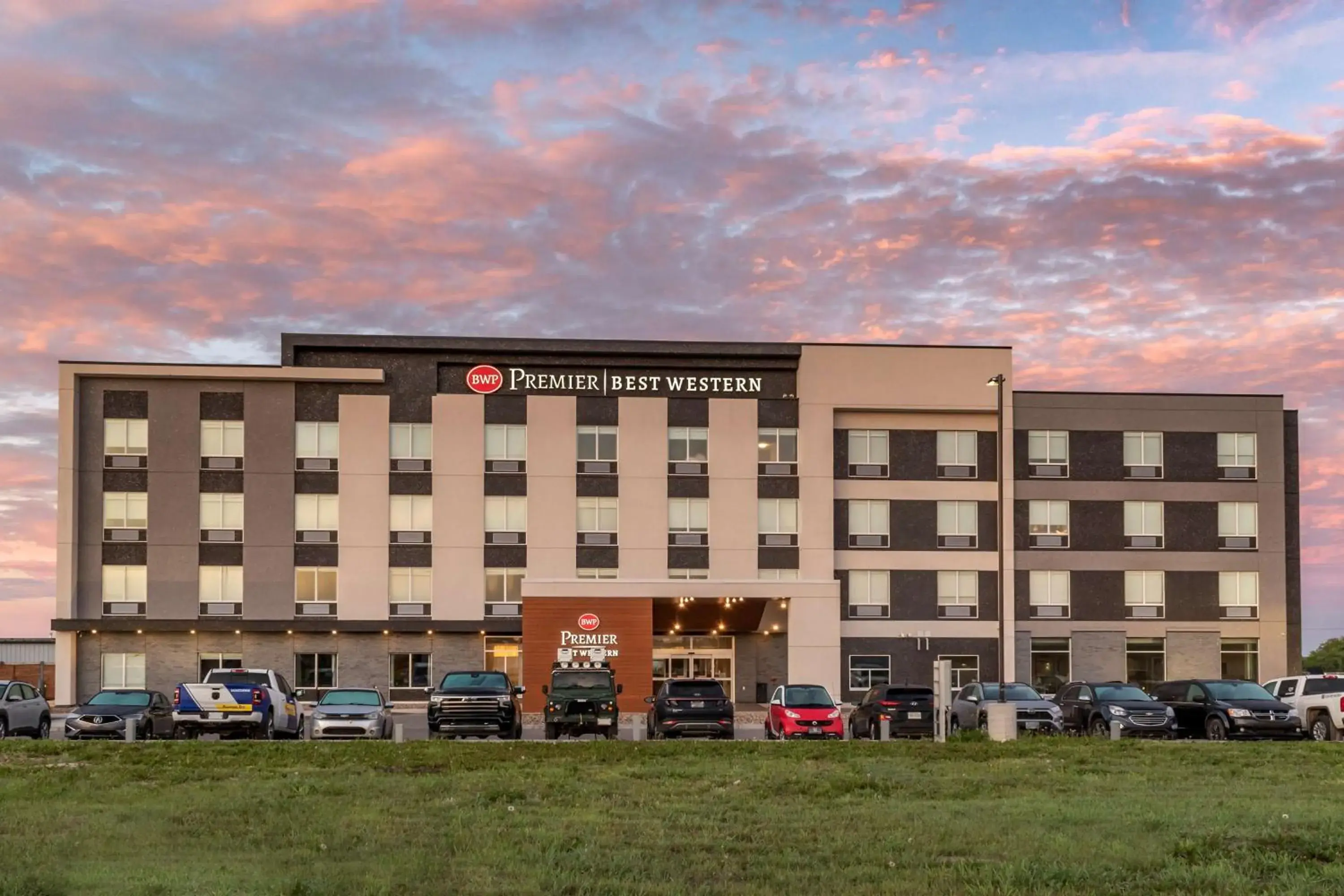 Property building in Best Western Premier Prince Albert Property building in Best Western Premier Prince Albert