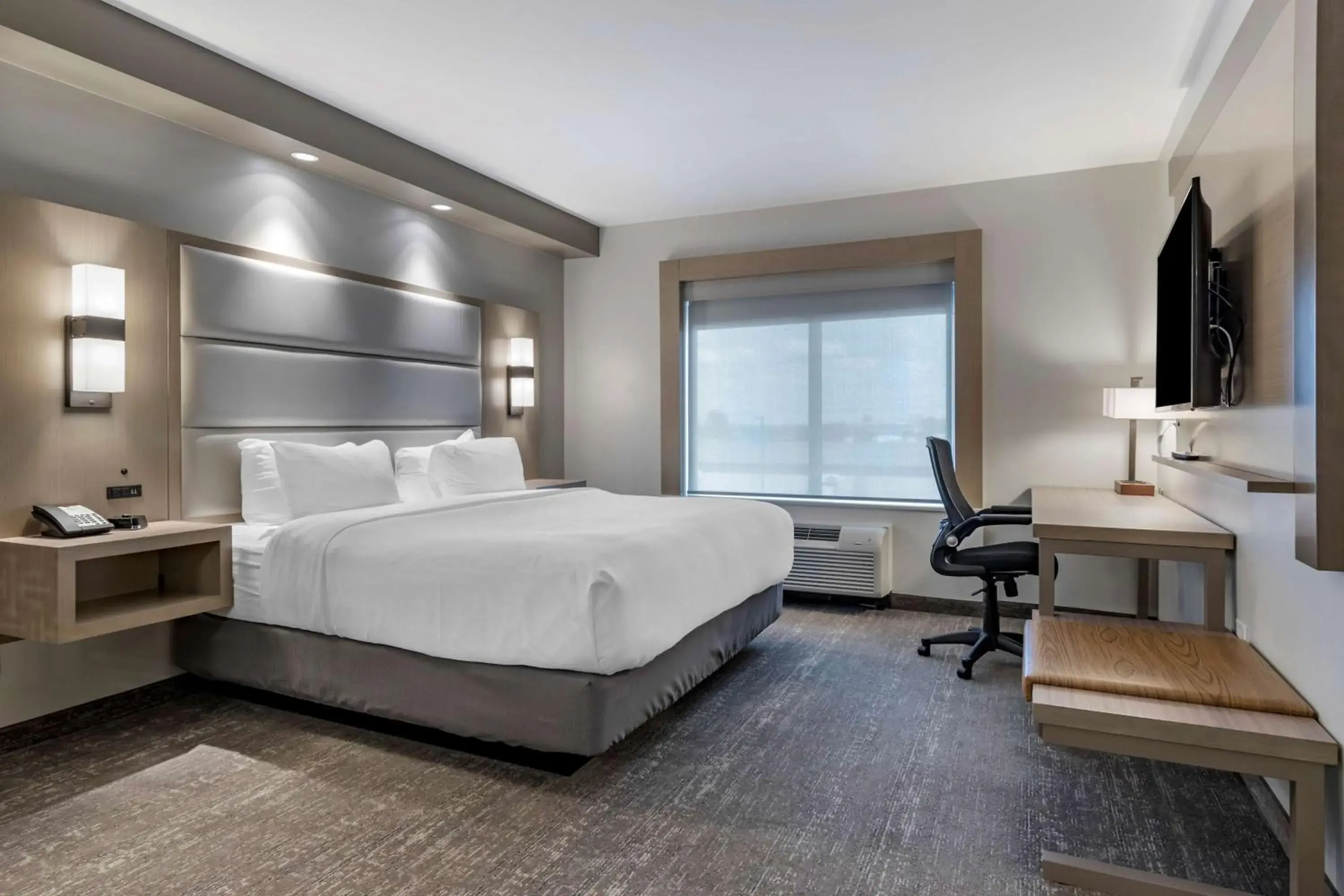 Bedroom, Bed in Best Western Premier Prince Albert Bedroom, Bed in Best Western Premier Prince Albert