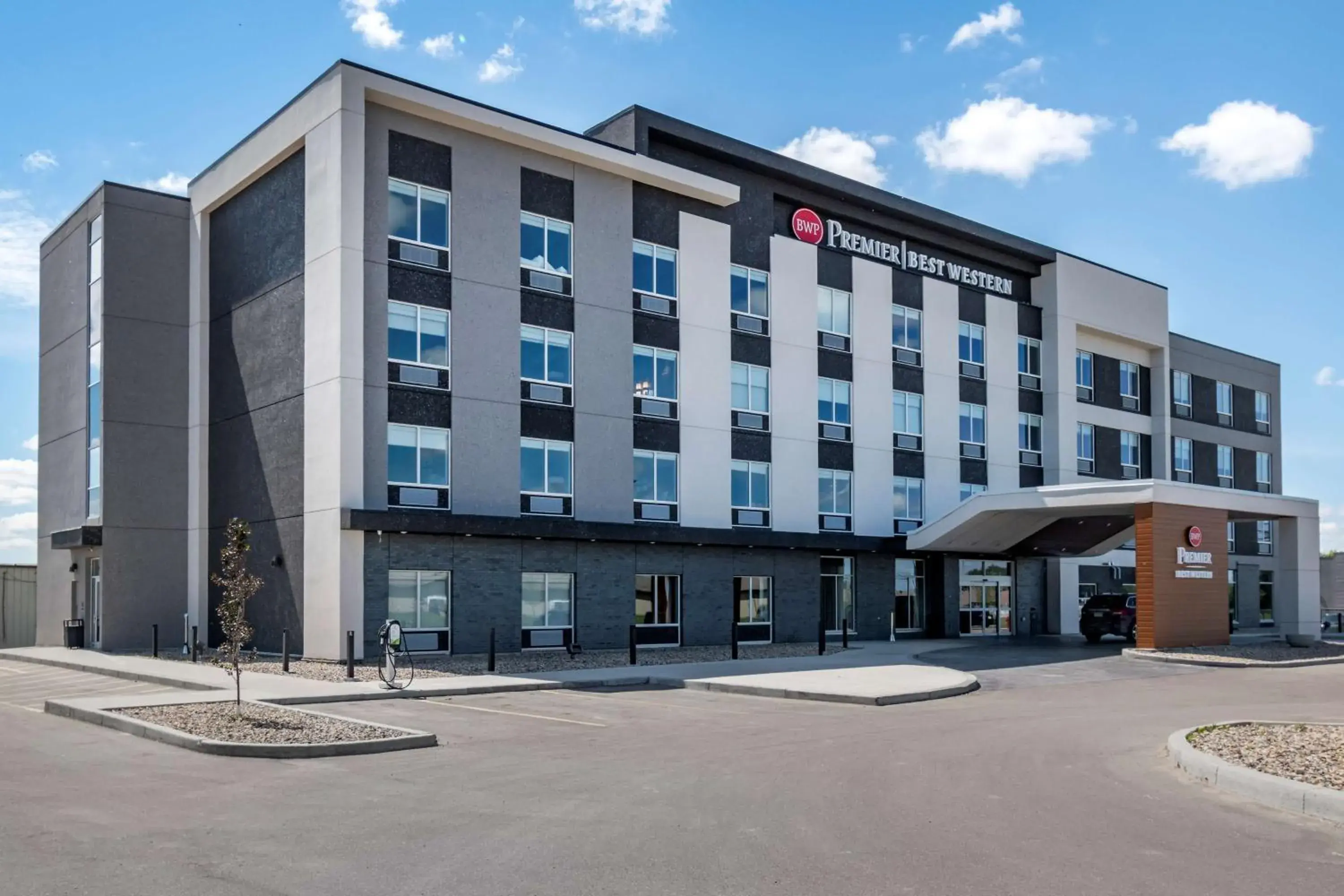 Property building in Best Western Premier Prince Albert Property building in Best Western Premier Prince Albert