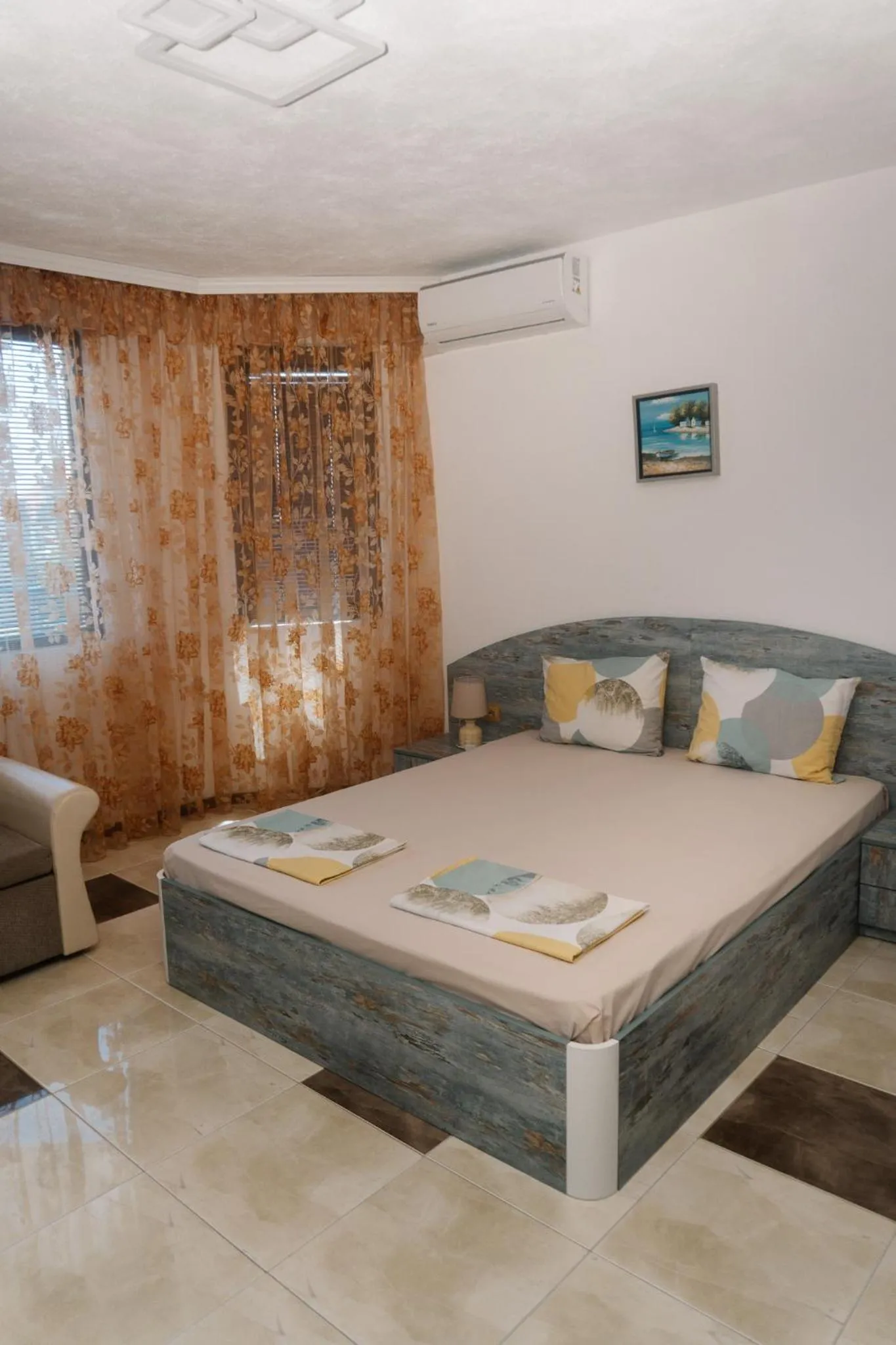 Photo of the whole room, Bed in Dream House