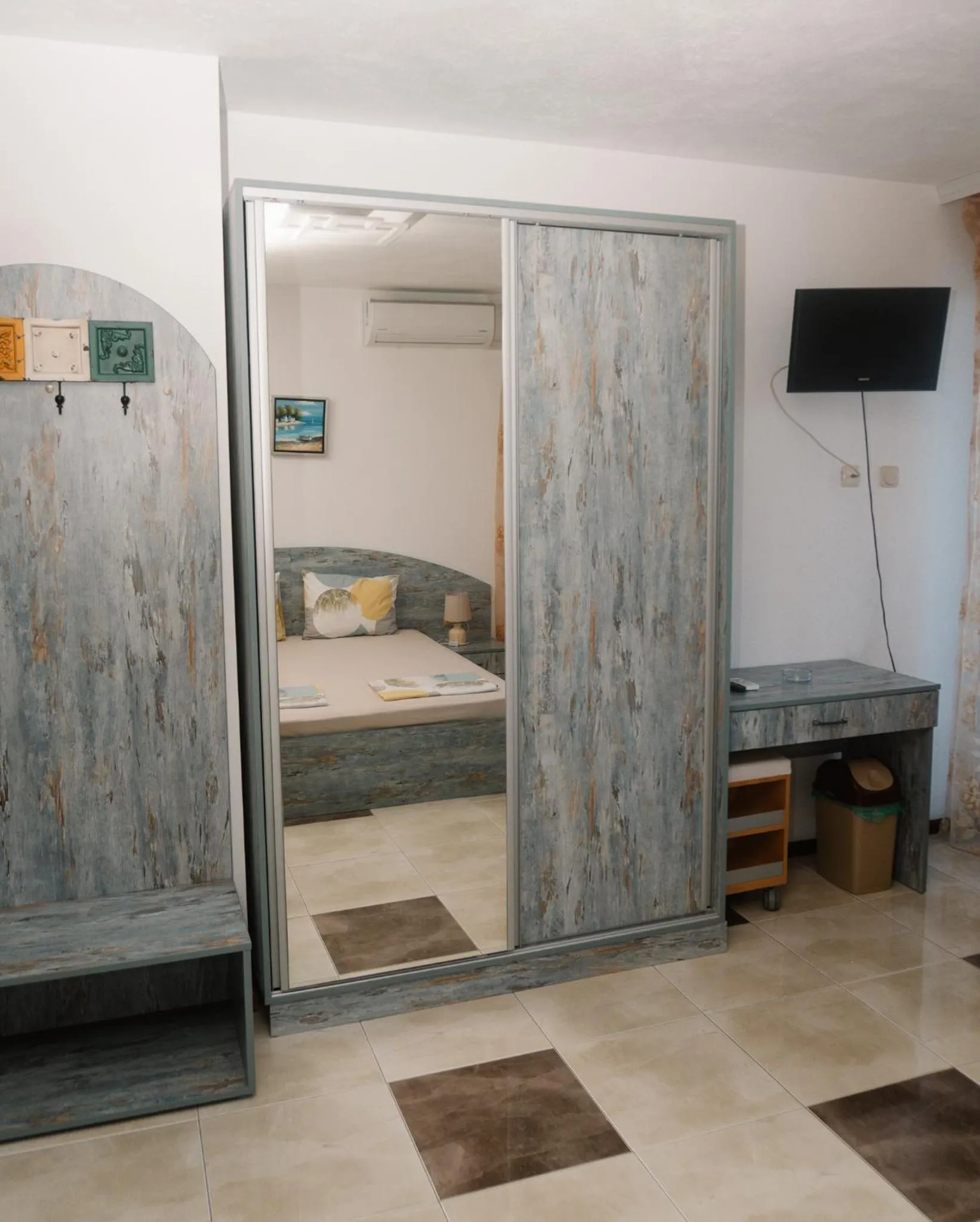 TV and multimedia, Bed in Dream House