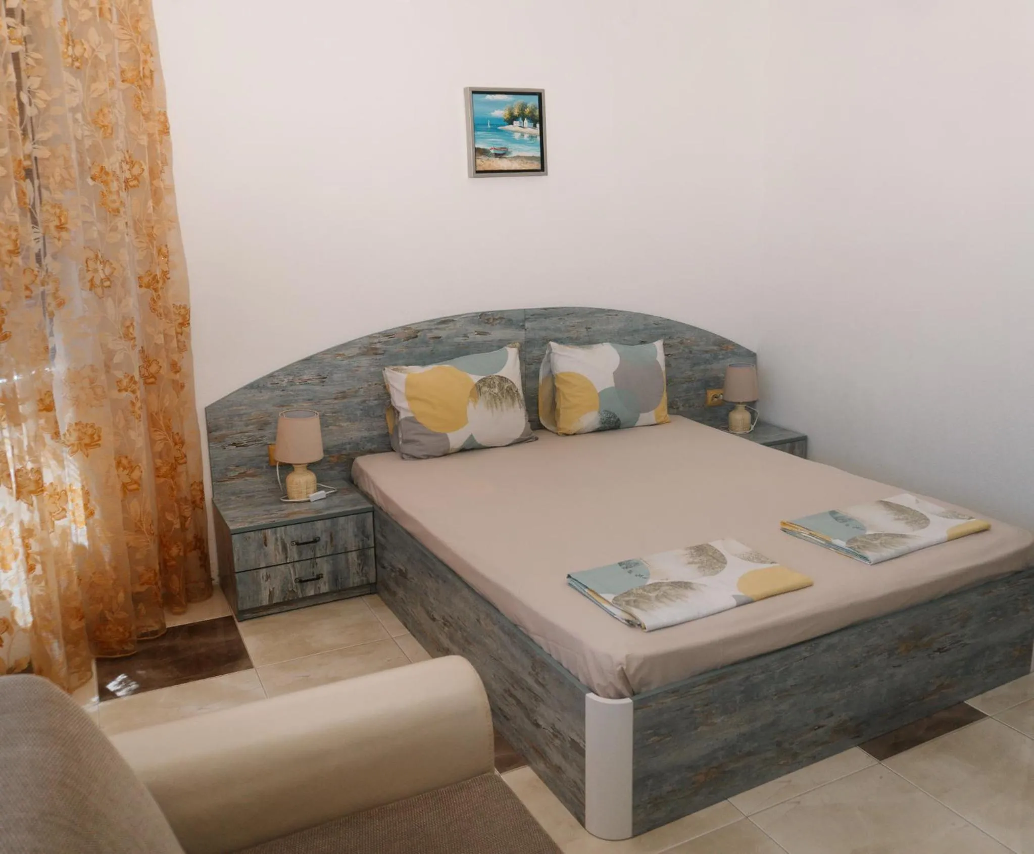 Photo of the whole room, Bed in Dream House