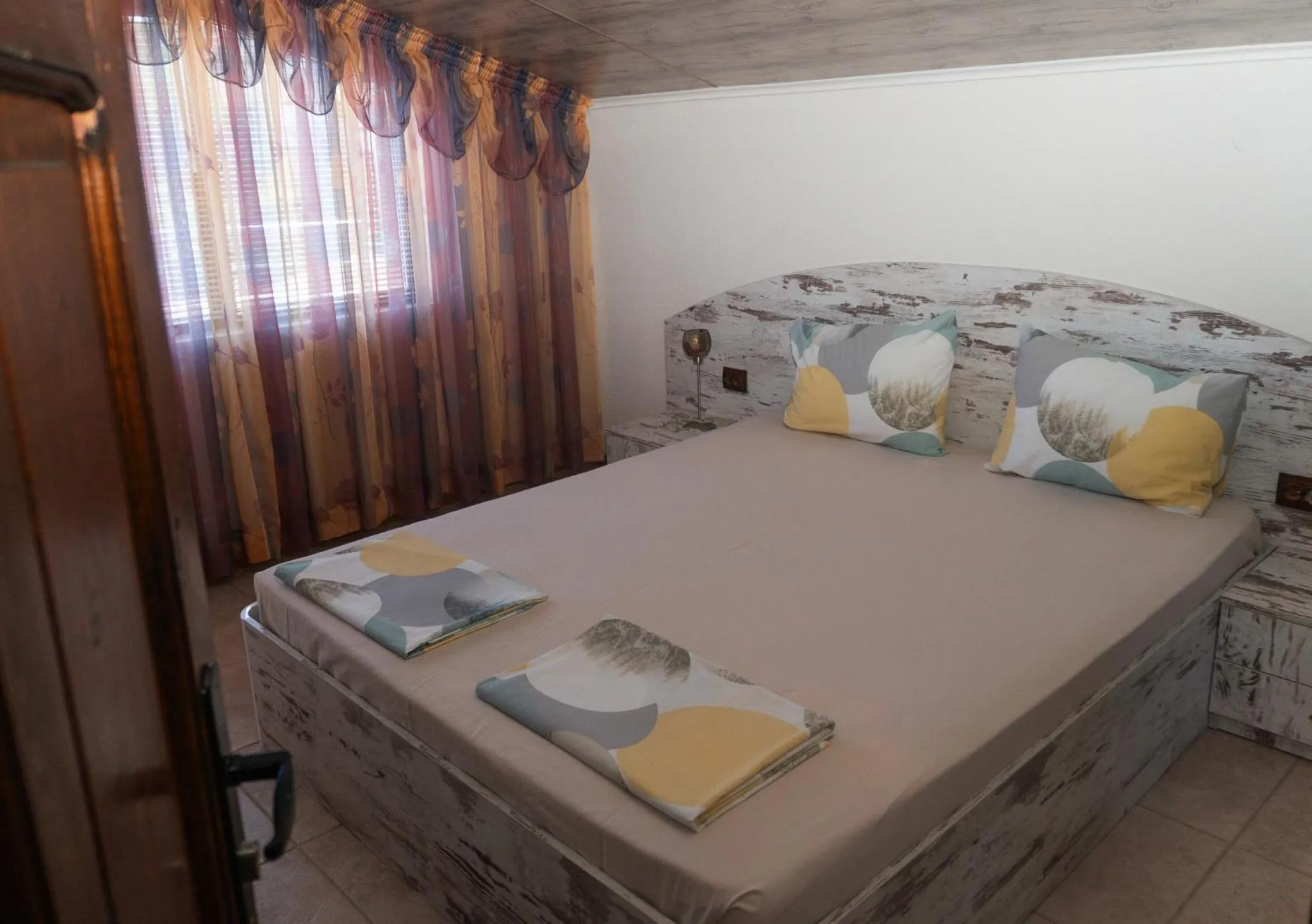 Photo of the whole room, Bed in Dream House