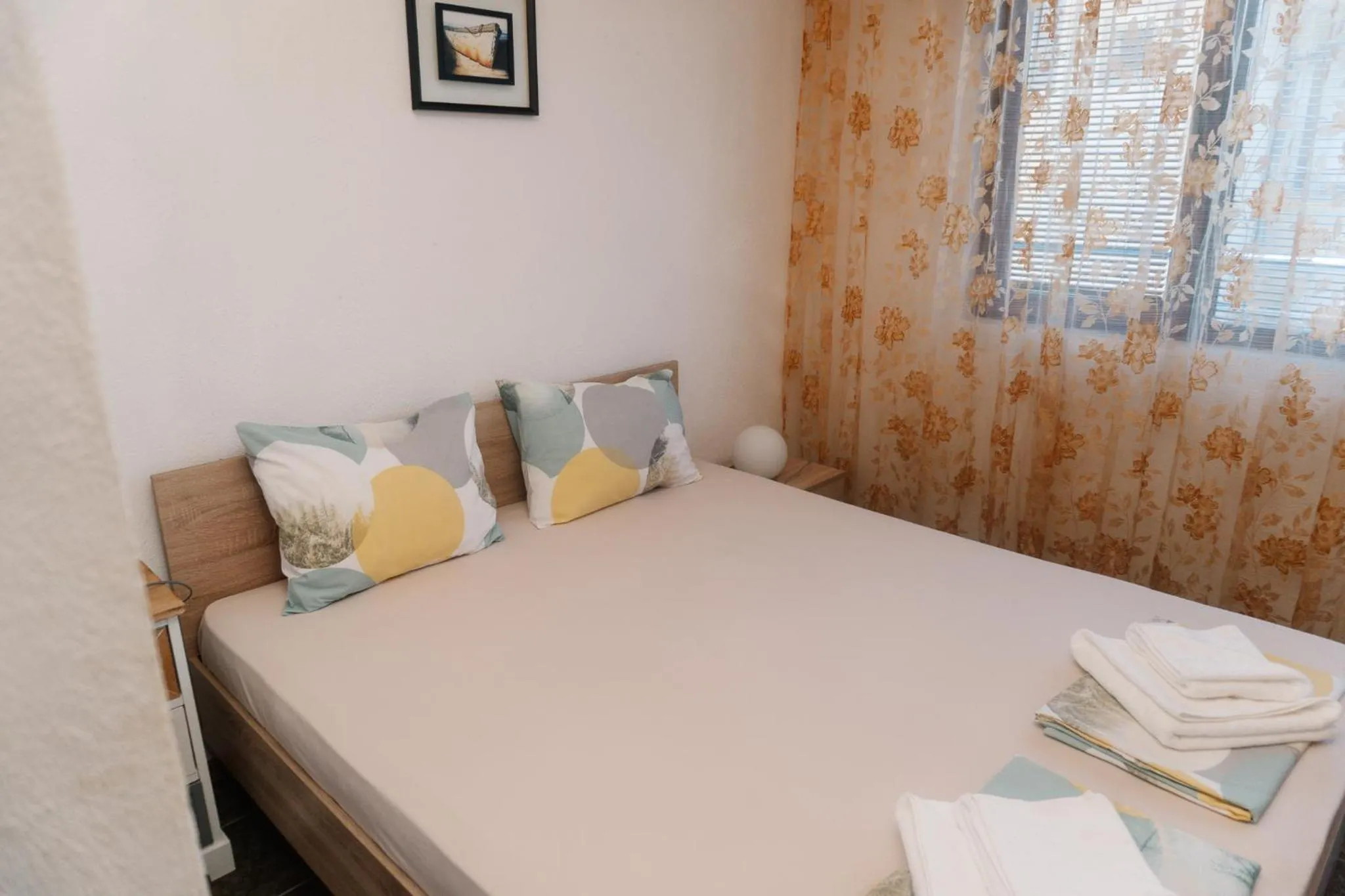 Photo of the whole room, Bed in Dream House