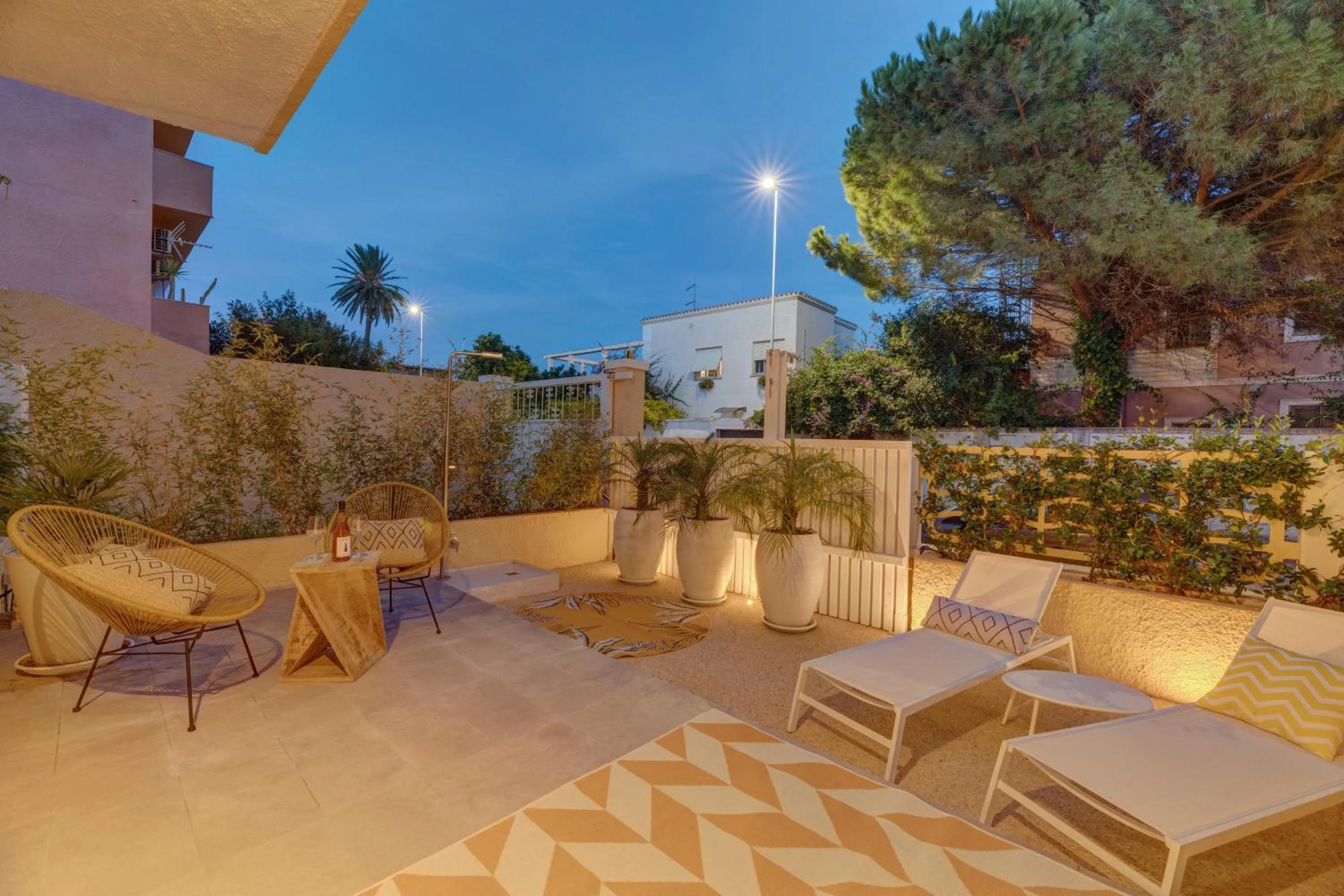 Quiet street view in Le Palmette Suites