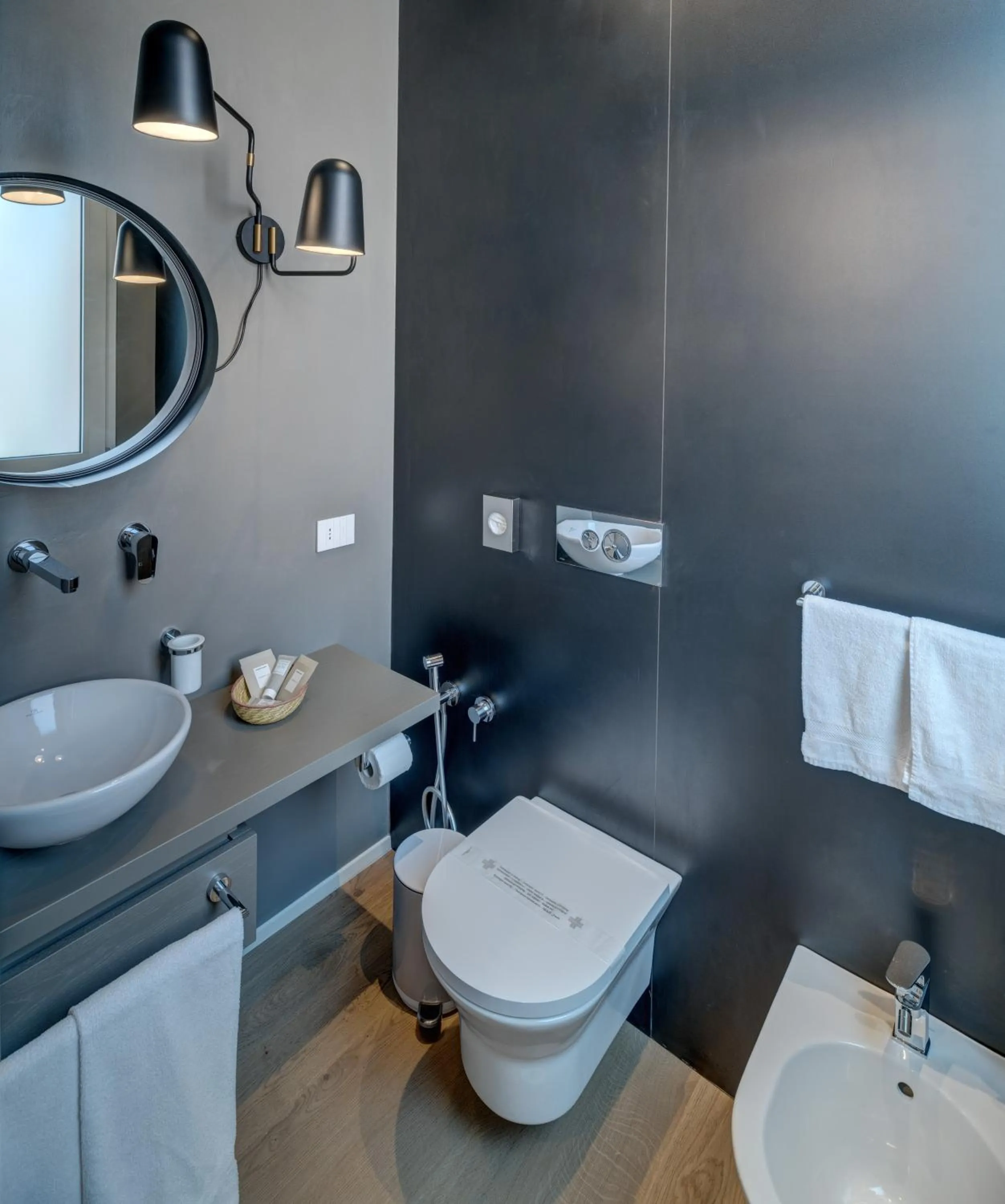 Toilet in Le Palmette Suites