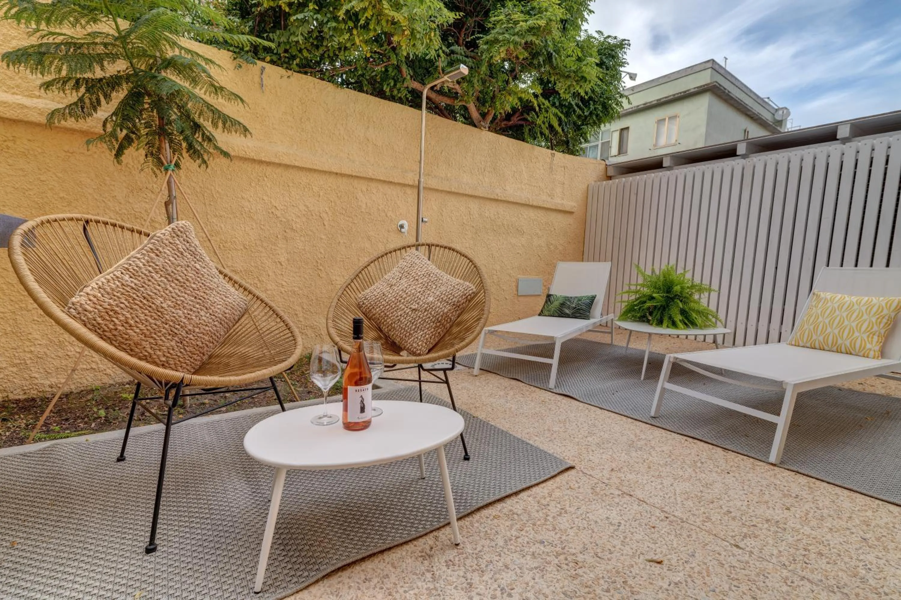 Patio in Le Palmette Suites