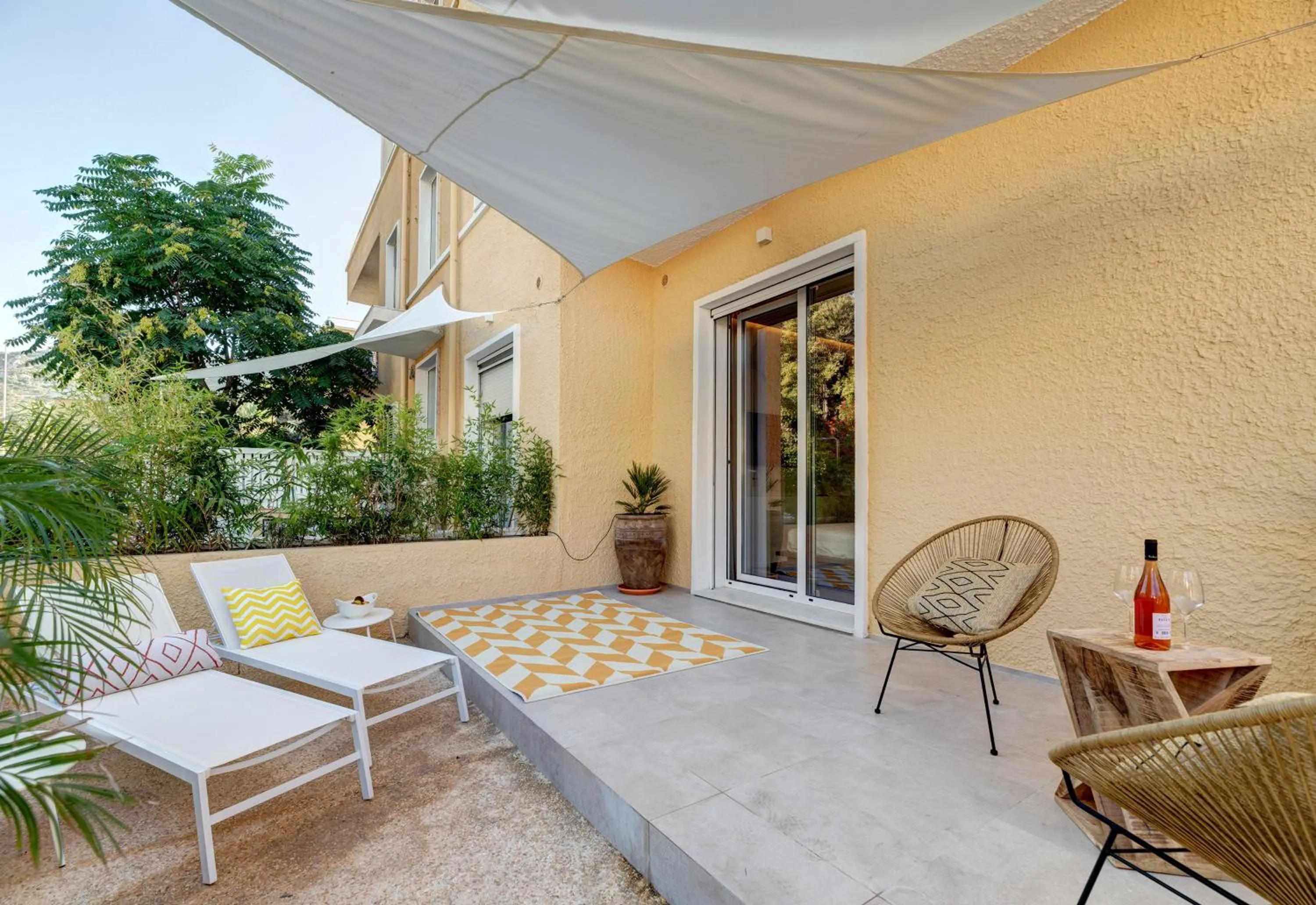 Patio in Le Palmette Suites