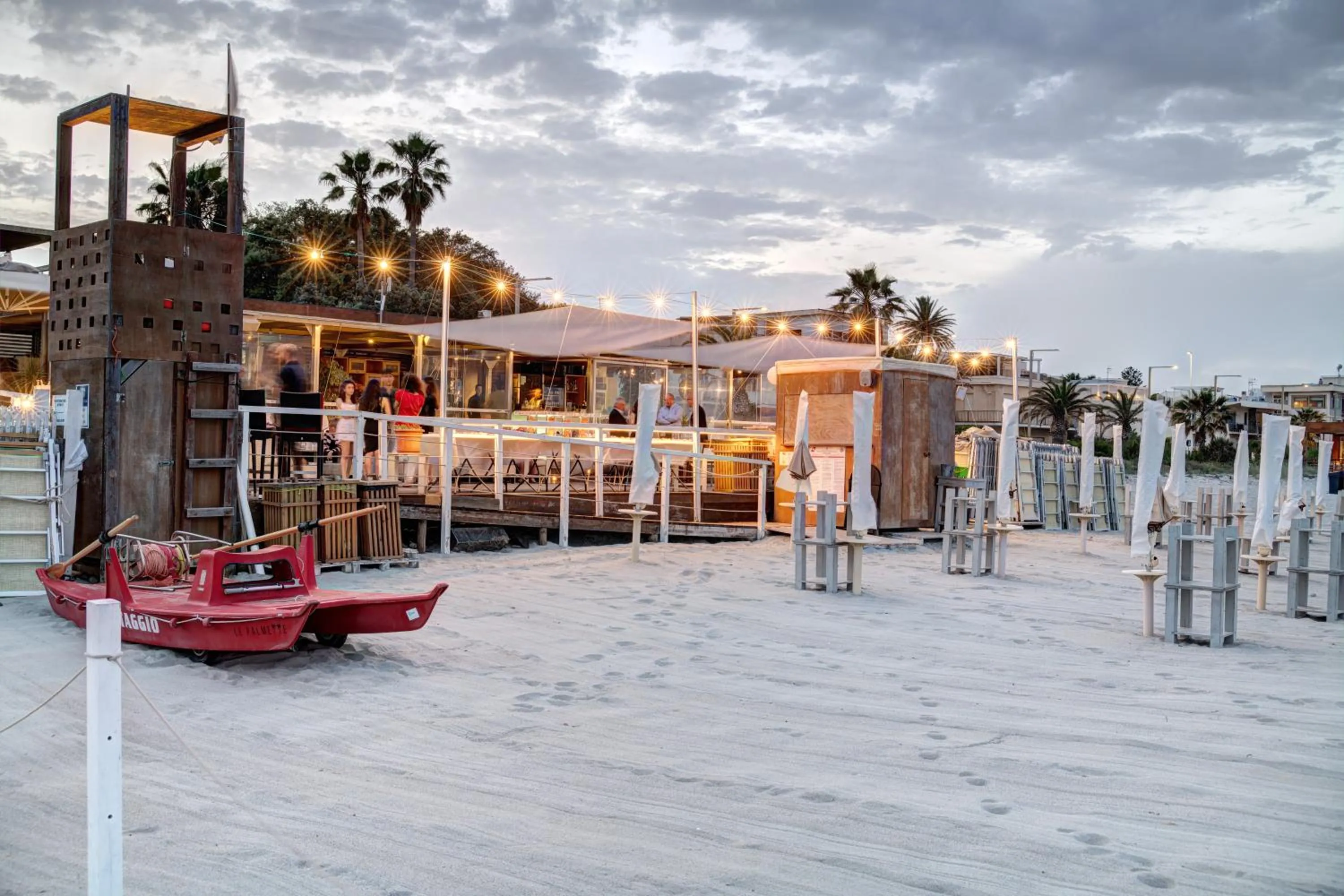 Restaurant/places to eat in Le Palmette Suites