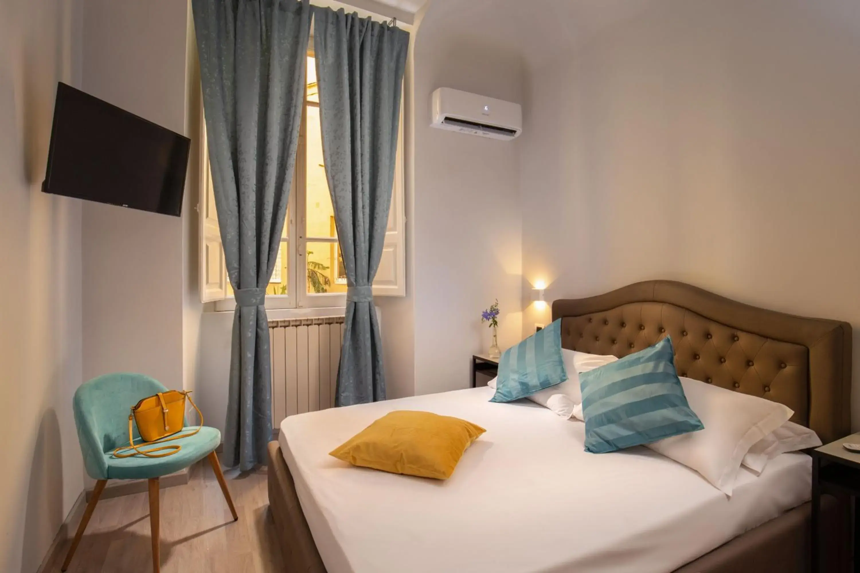 Bed in The Shell Rome Suite Bed in The Shell Rome Suite