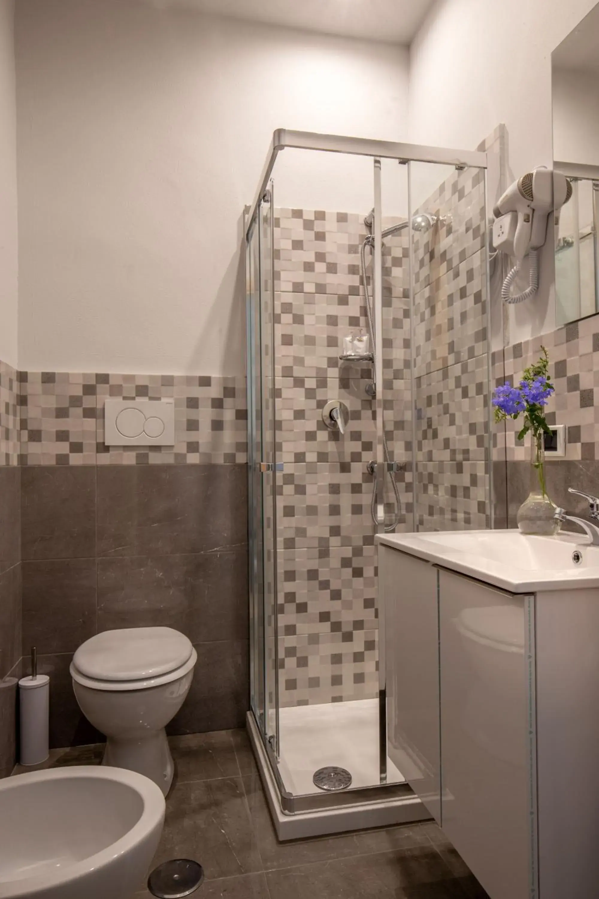 Toilet in The Shell Rome Suite Toilet in The Shell Rome Suite