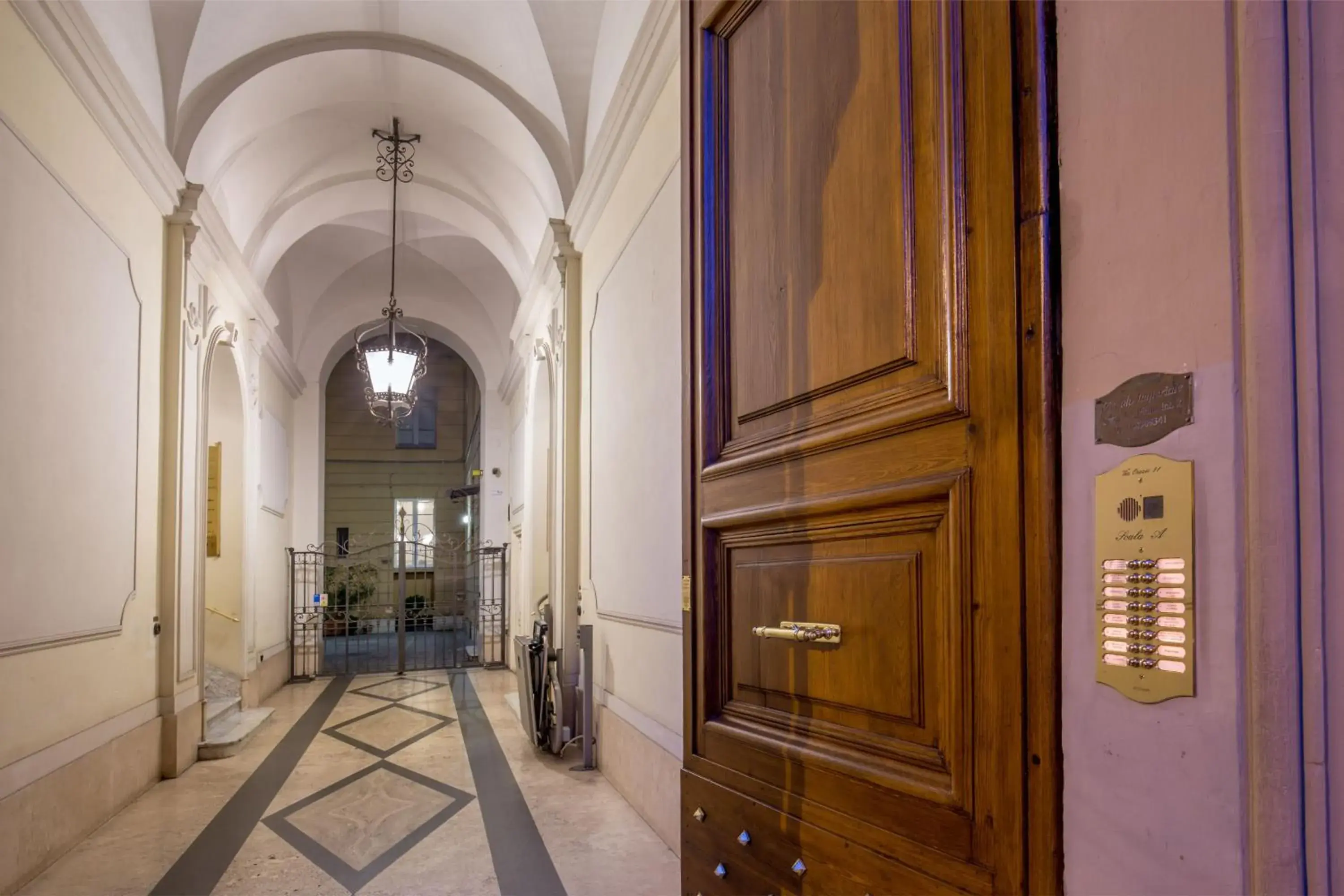 Facade/entrance in The Shell Rome Suite Facade/entrance in The Shell Rome Suite