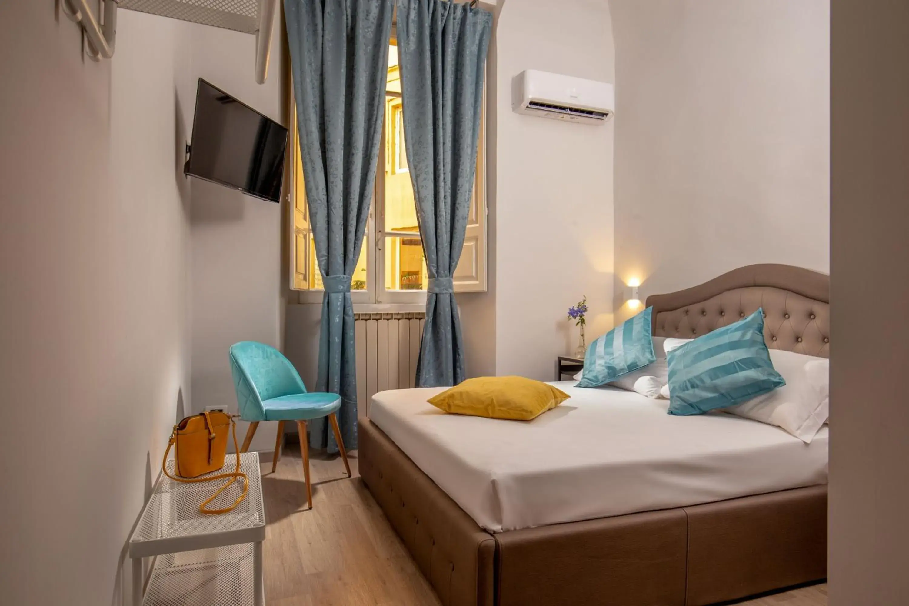 Bed in The Shell Rome Suite Bed in The Shell Rome Suite