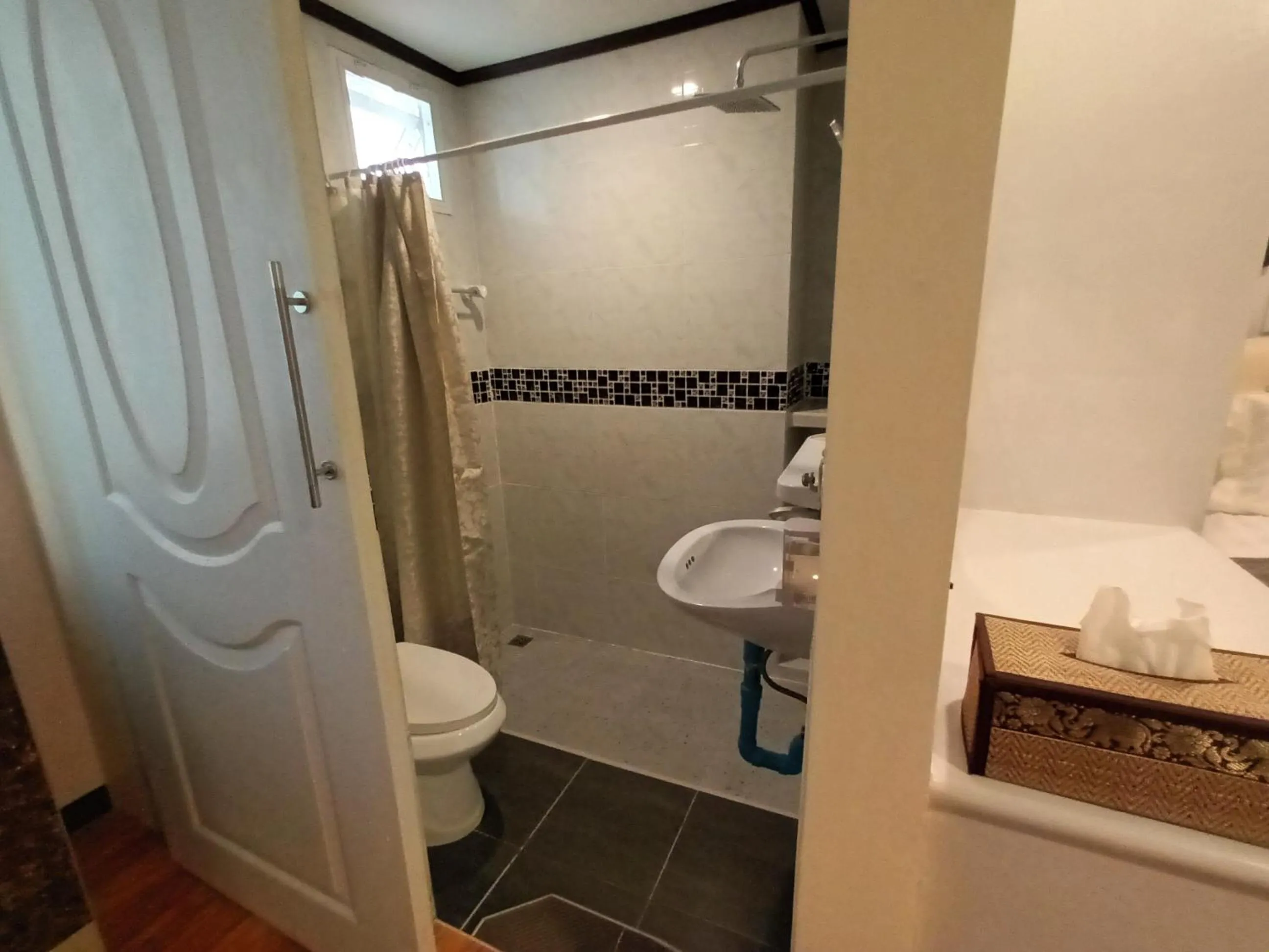 Shower in Cana Boutique Hotel