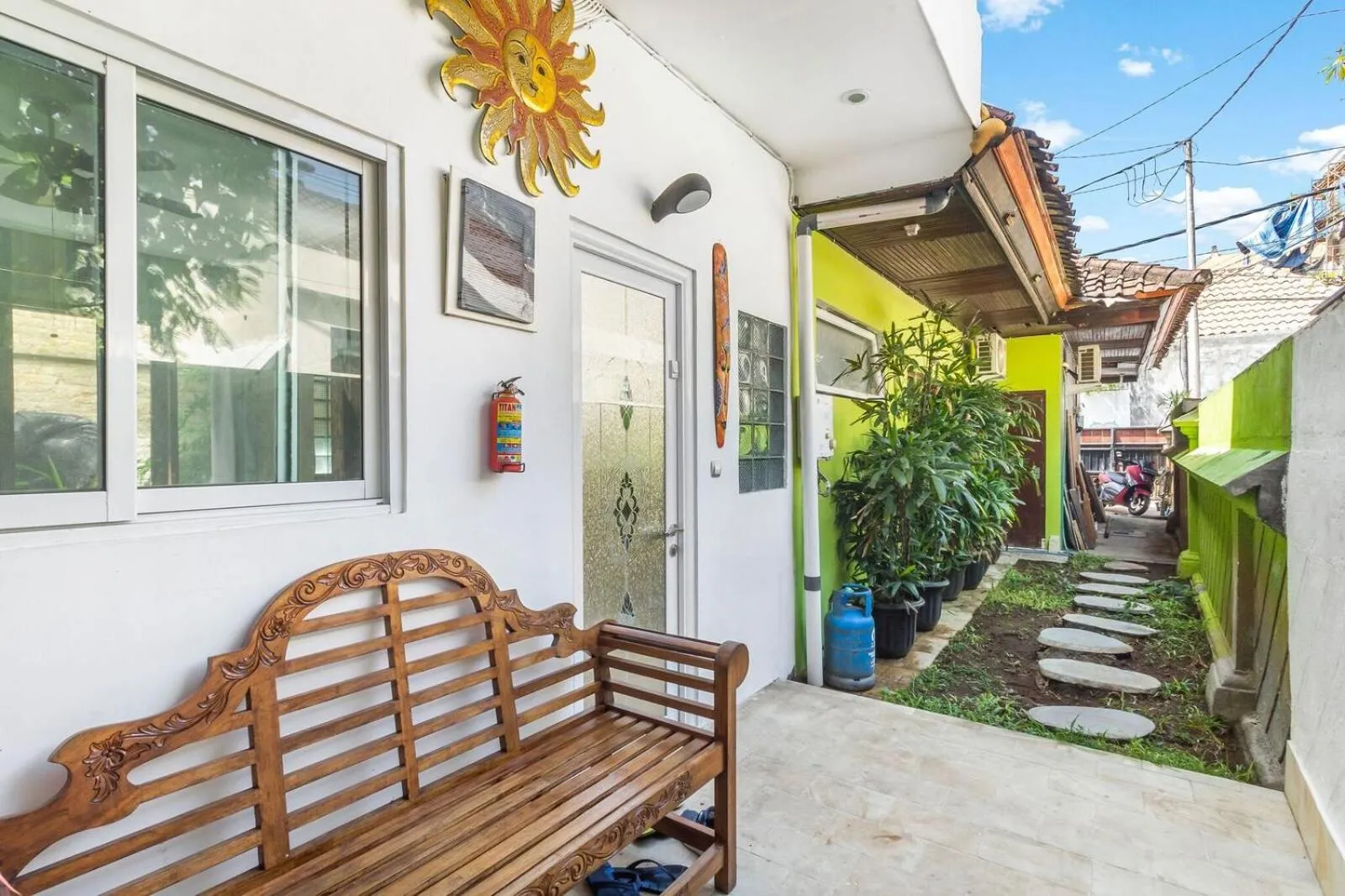 Facade/entrance in Colibry