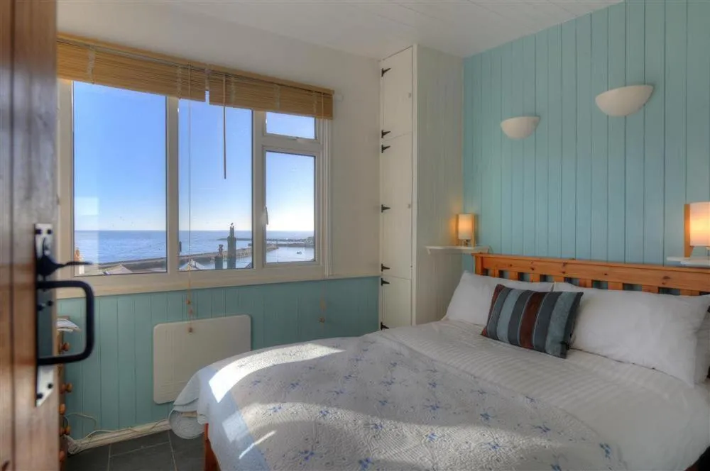 Property building, Bed in 1 Wellhayes